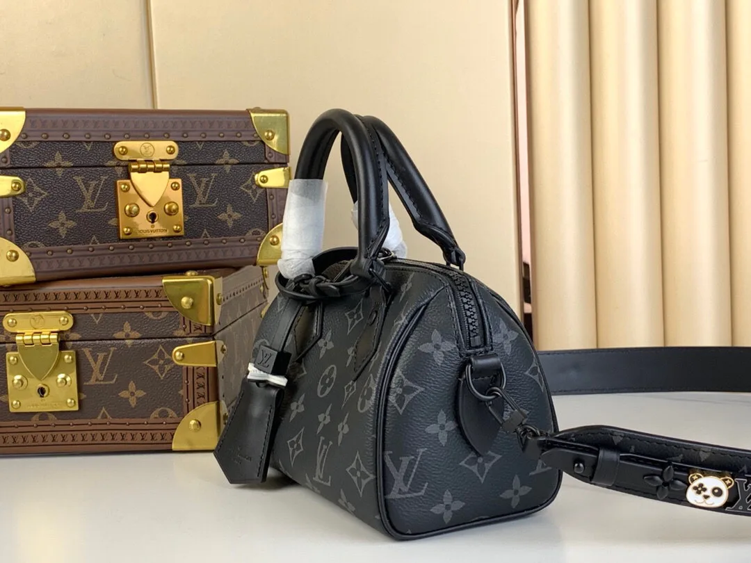 Women's Shoulder Bags LOUIS VUITTON 18227597