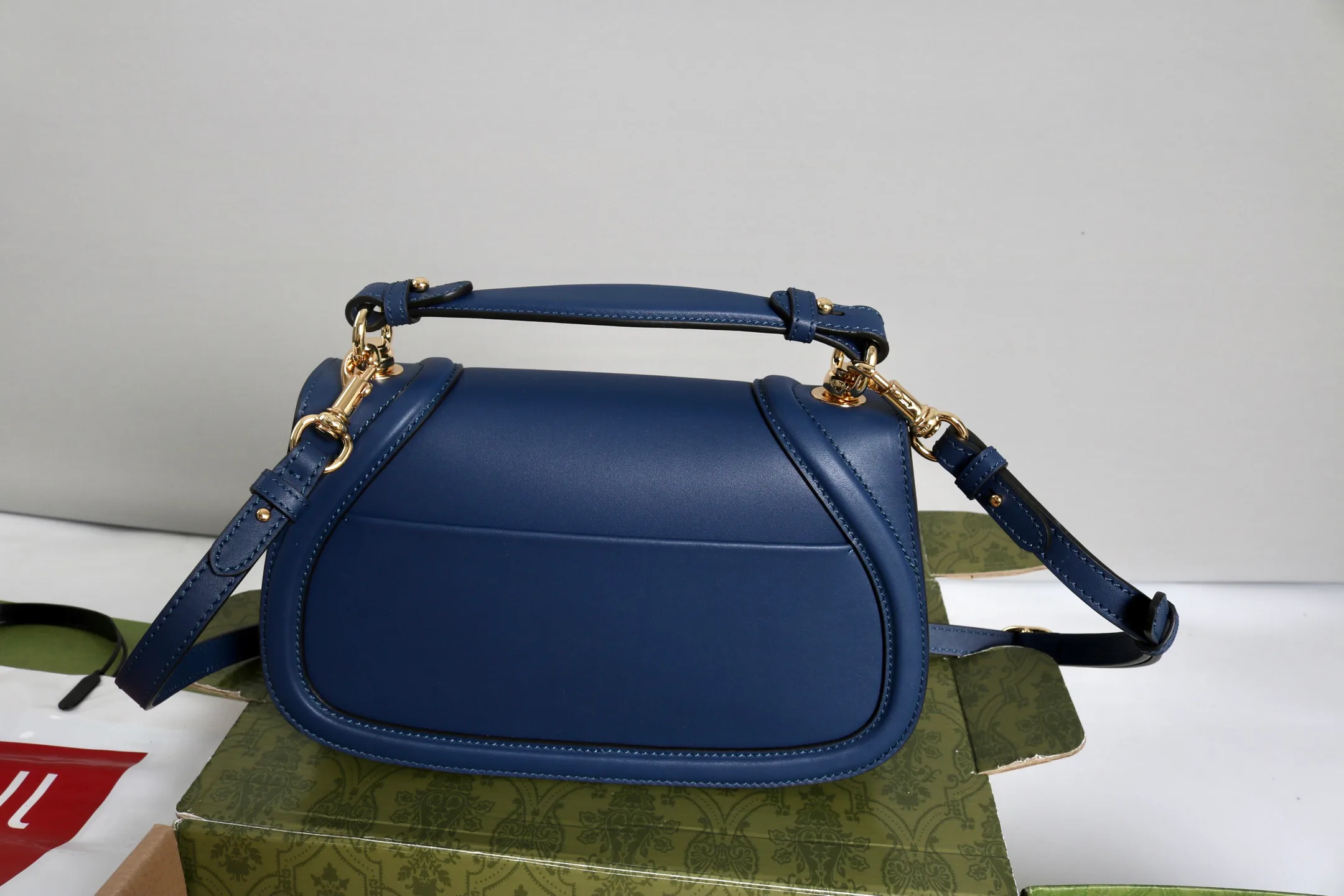 Women's Classic Handbags GUCCI 18065516