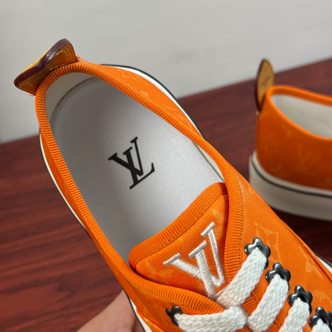 Men's Sneakers LOUIS VUITTON 18100535