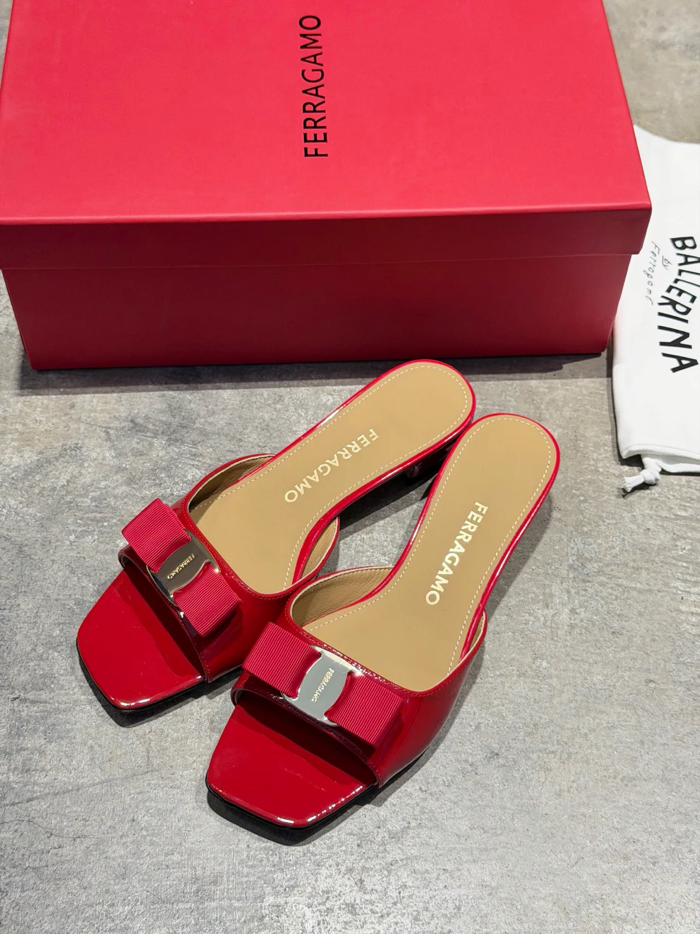 Women's Open-Toe Sandals SALVATORE FERRAGAMO 17642571