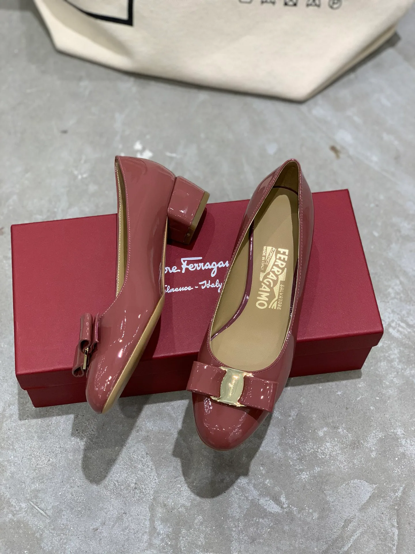 Women's Ballet Flats SALVATORE FERRAGAMO 18340685