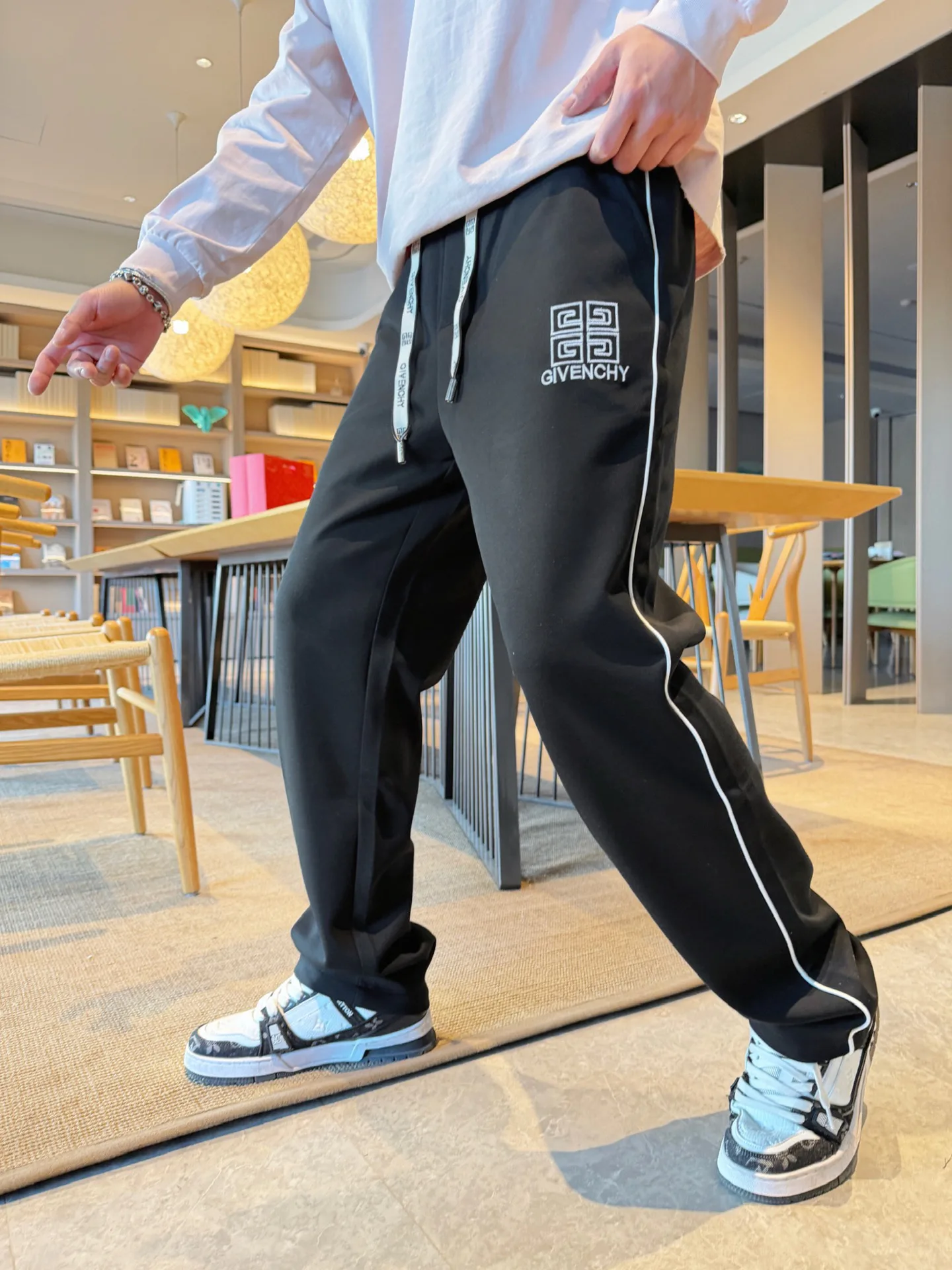 Men's Trousers GIVENCHY 18345836