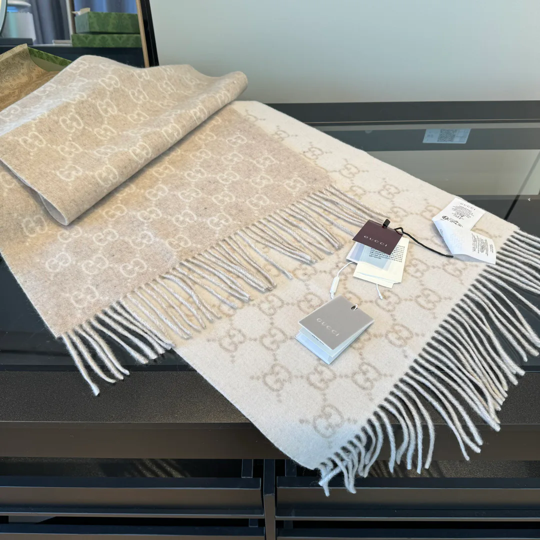Scarves GUCCI 18104889