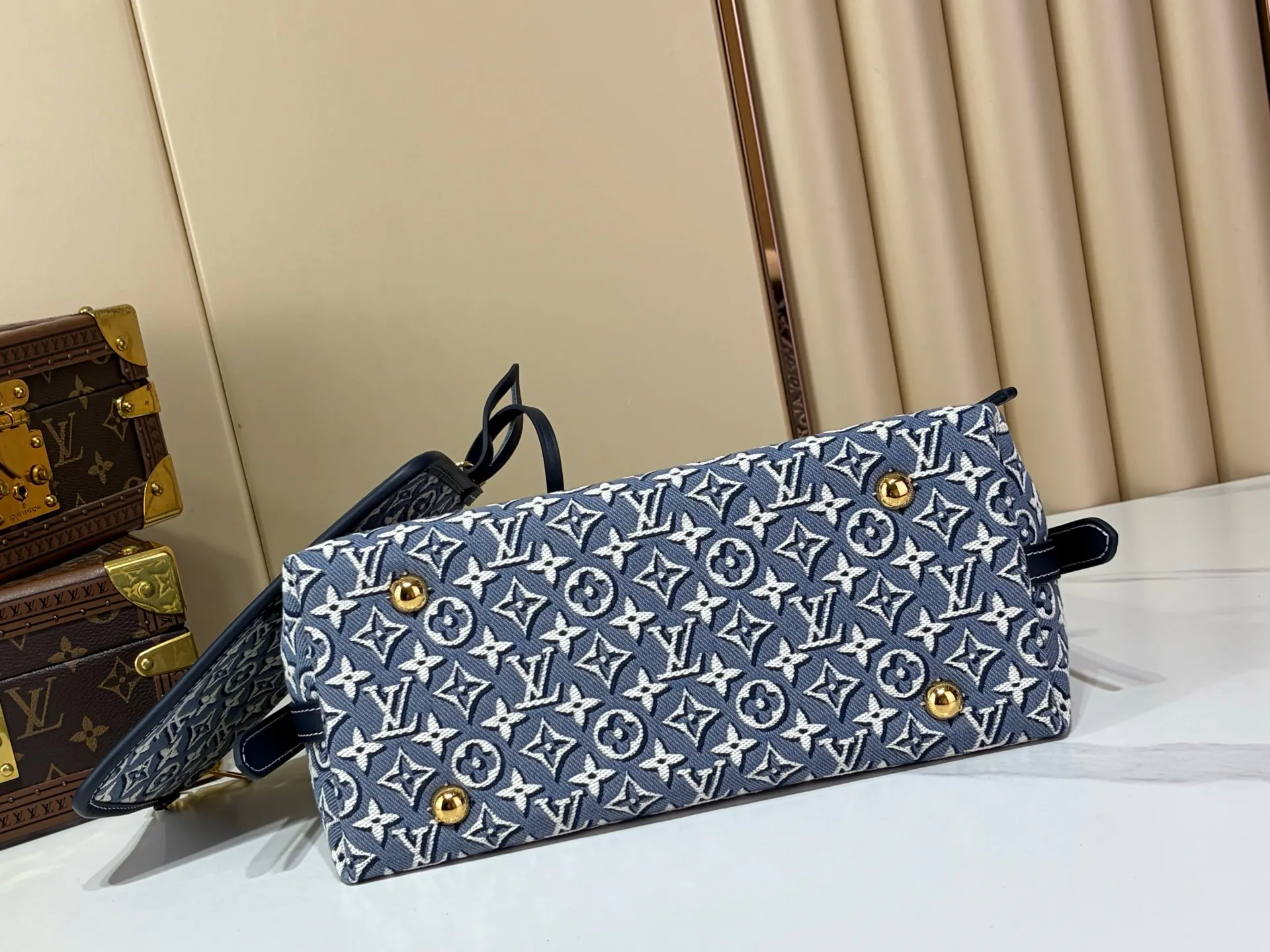 Women's Classic Handbags LOUIS VUITTON 18240324