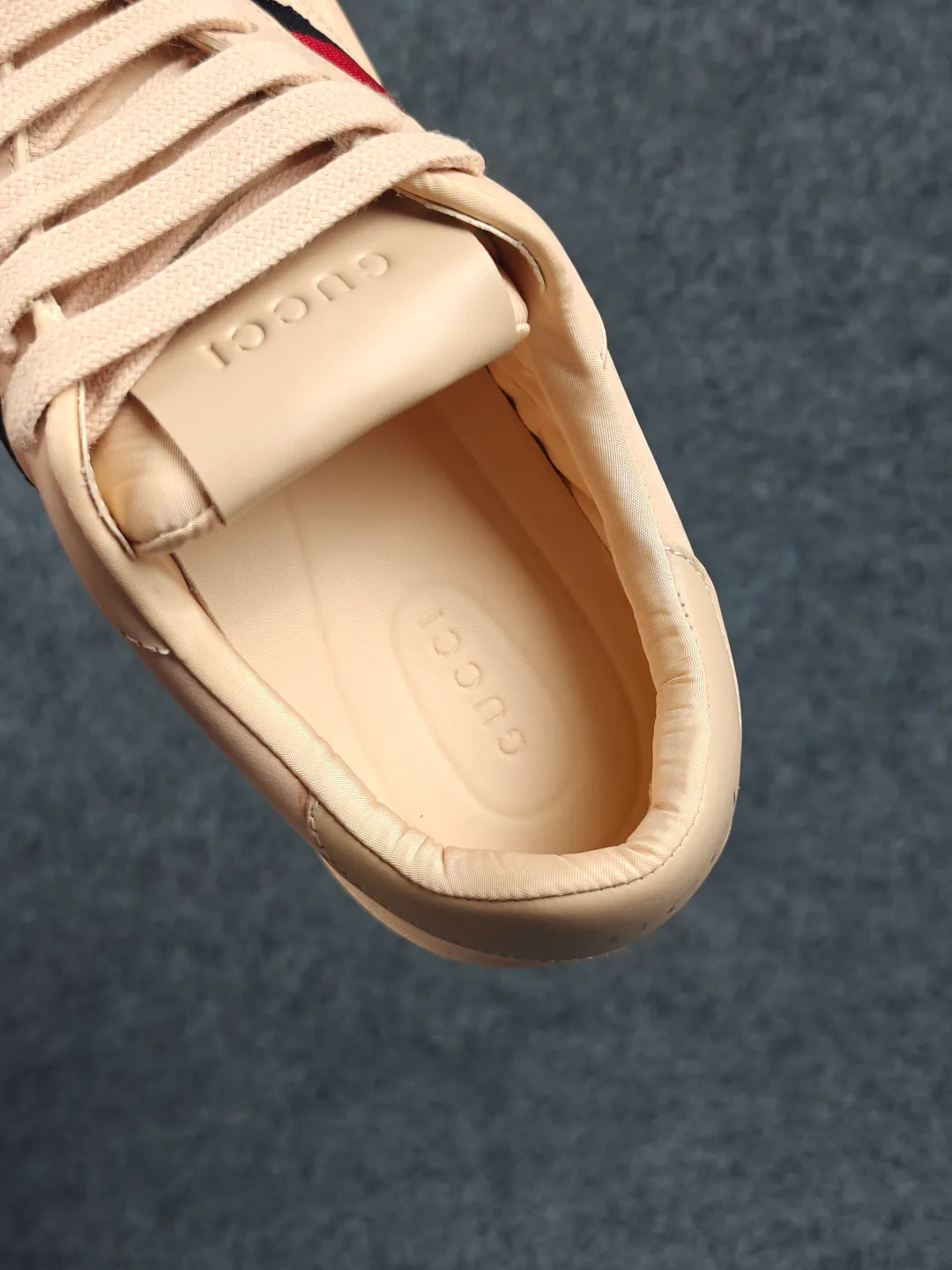 Women's Sneakers GUCCI 18417497