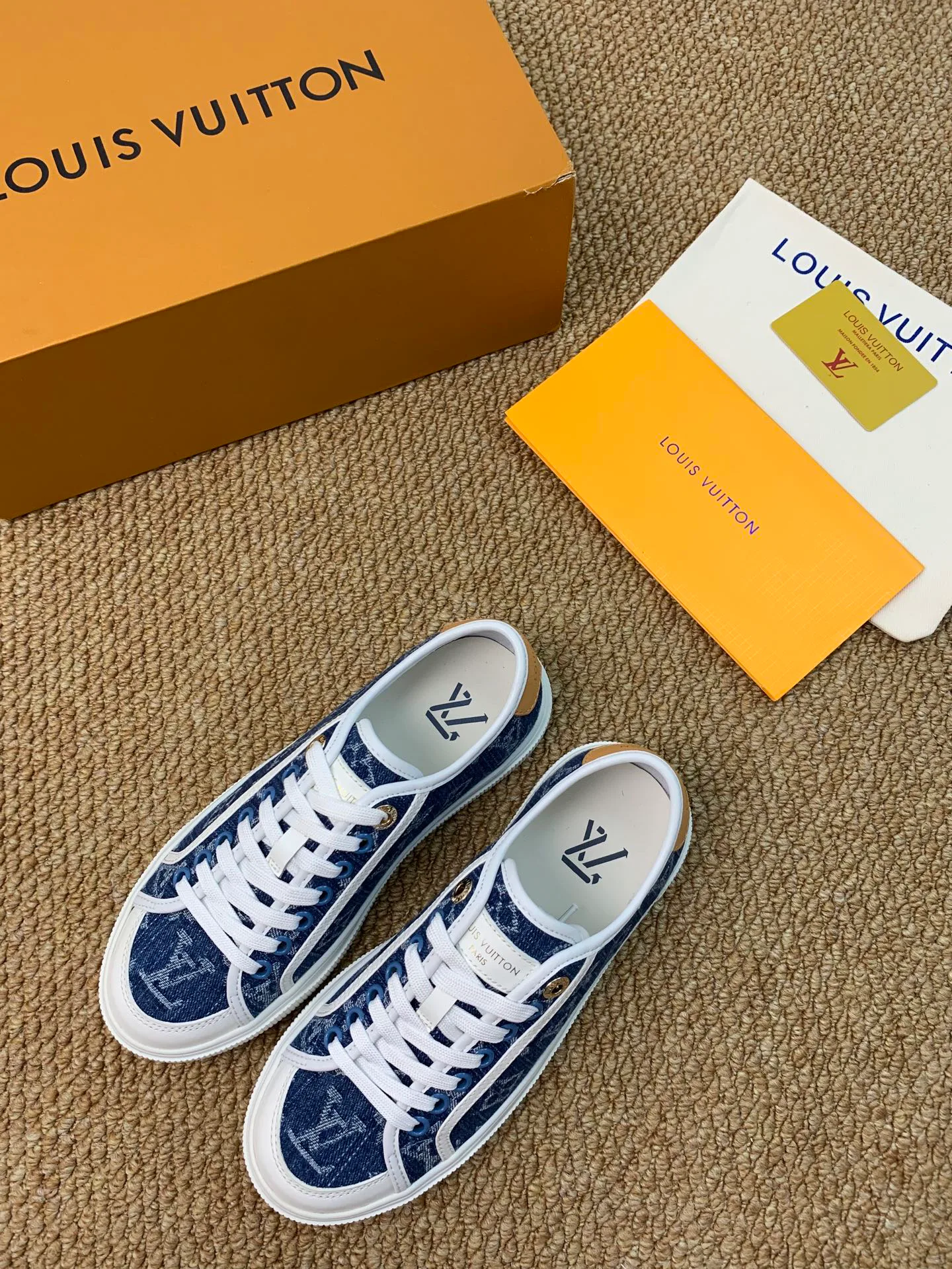 Women's Sneakers LOUIS VUITTON 17545203