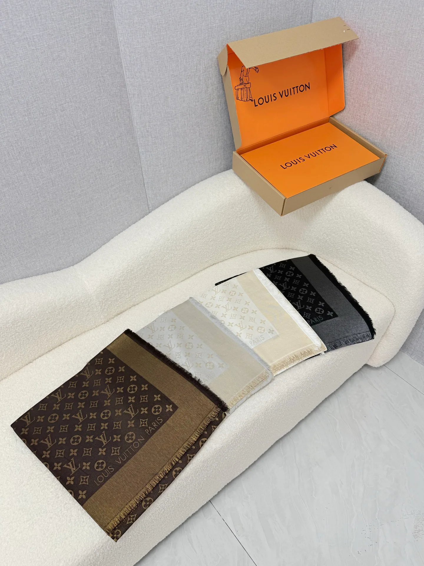 Scarves LOUIS VUITTON 18003388