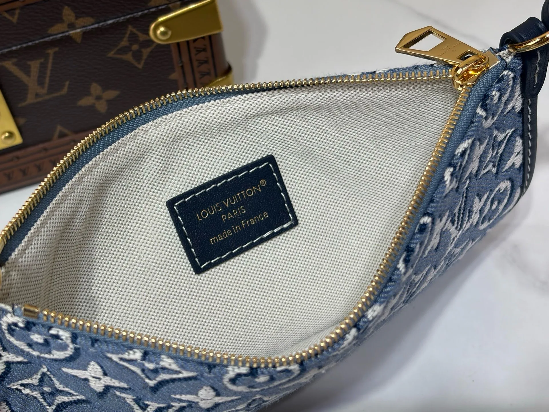 Women's Classic Handbags LOUIS VUITTON 18240324