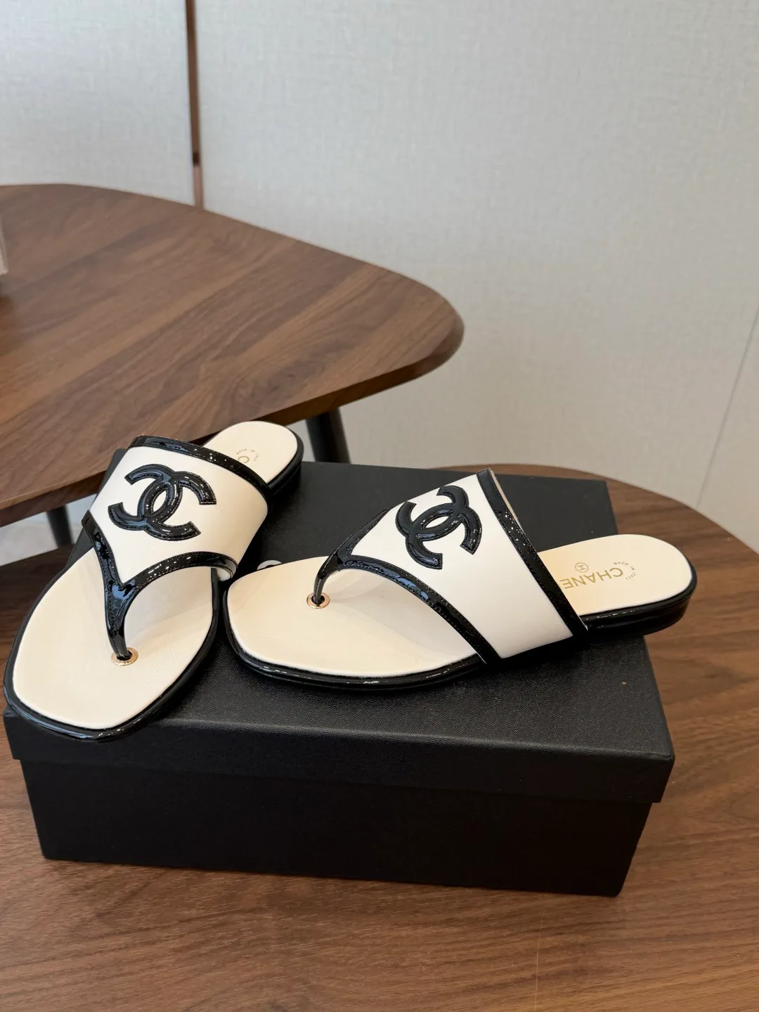 Women's Flip-Flops CHANEL 17829795
