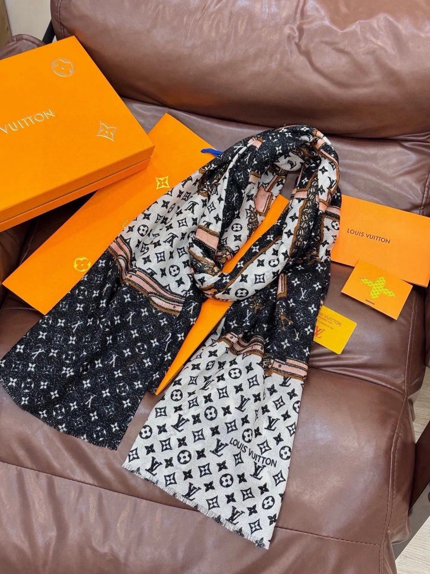 Scarves LOUIS VUITTON 17673157