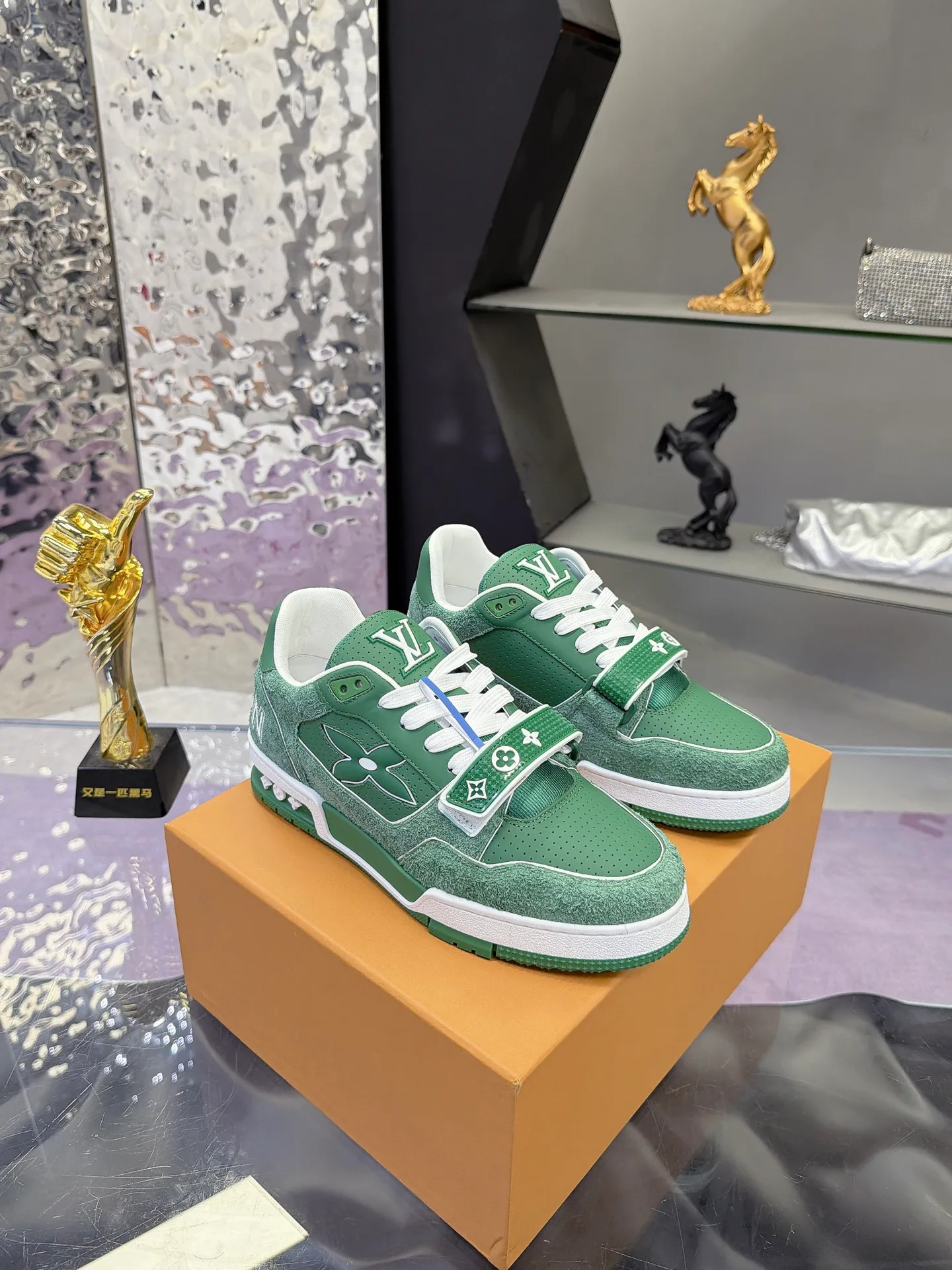 Women's Sneakers LOUIS VUITTON 17740573