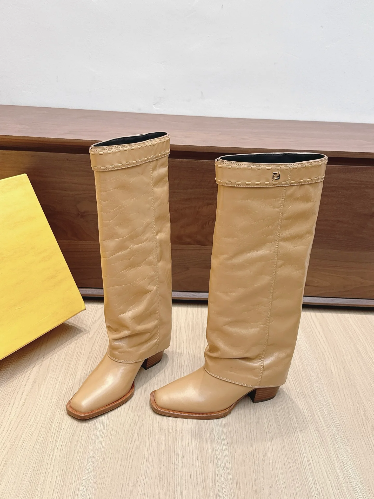 Women's Boots FENDI 18092433