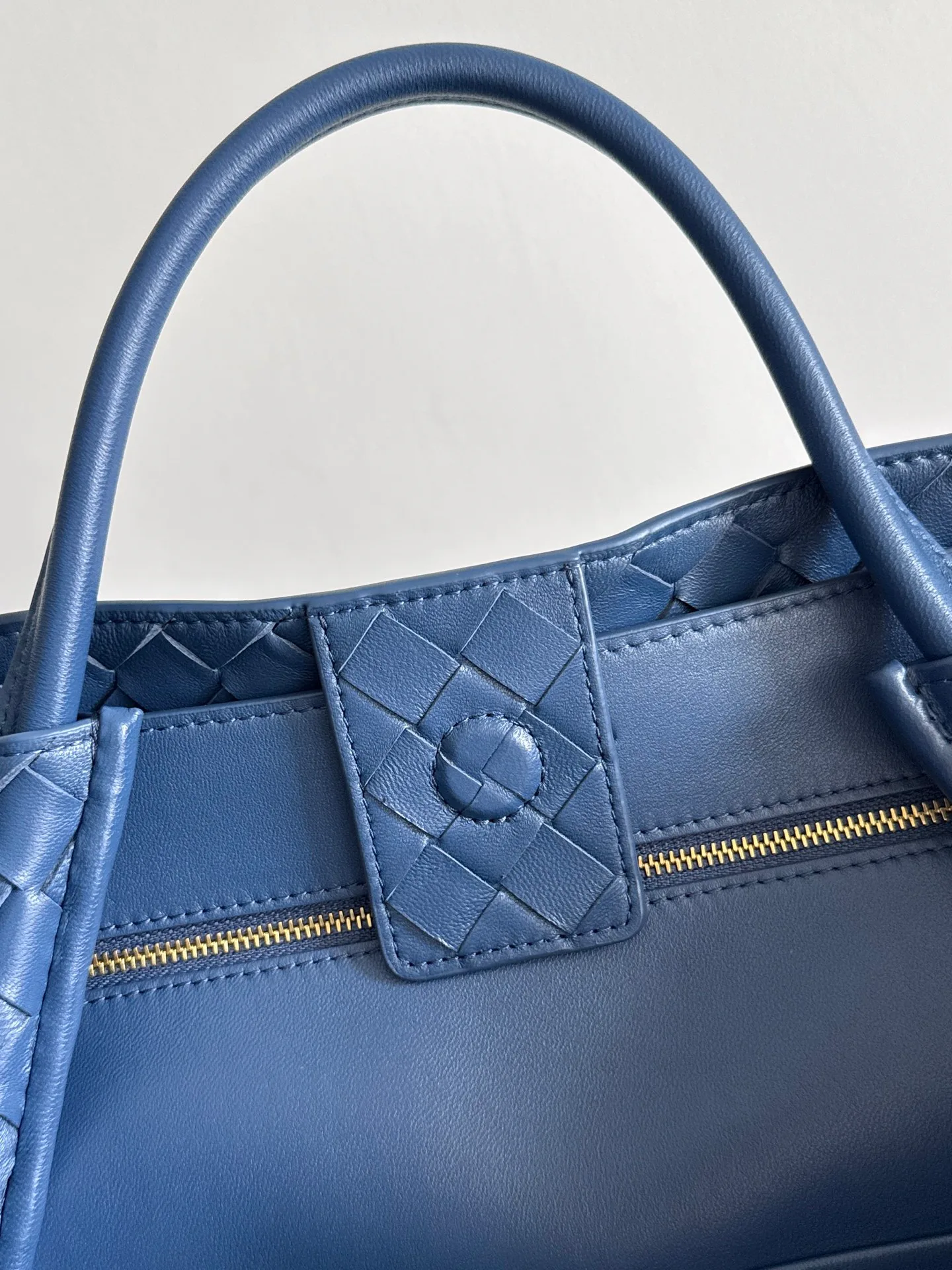 Women's Classic Handbags BOTTEGA VENETA 18321481