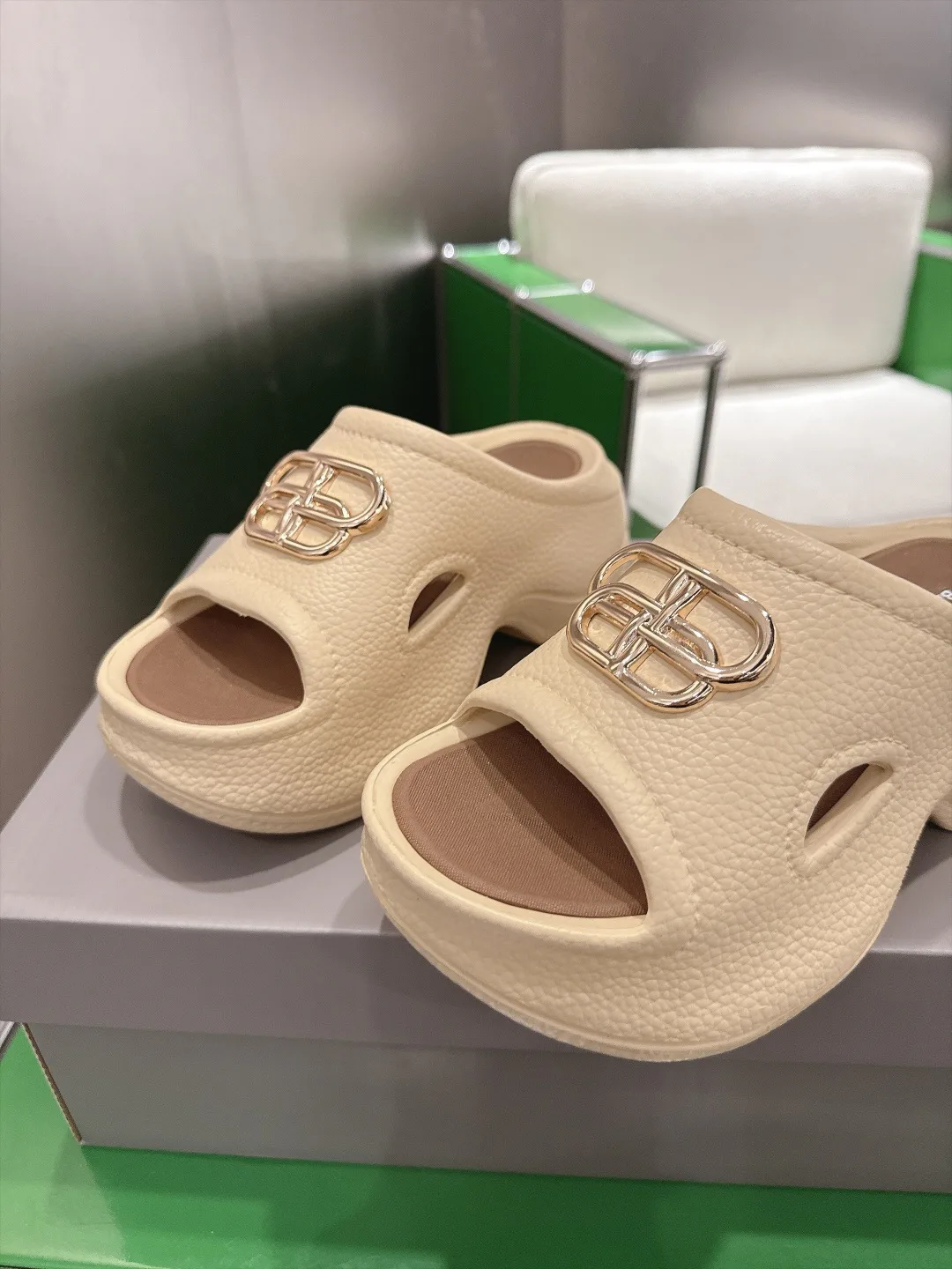 Women's Flip-Flops BALENCIAGA 18011699