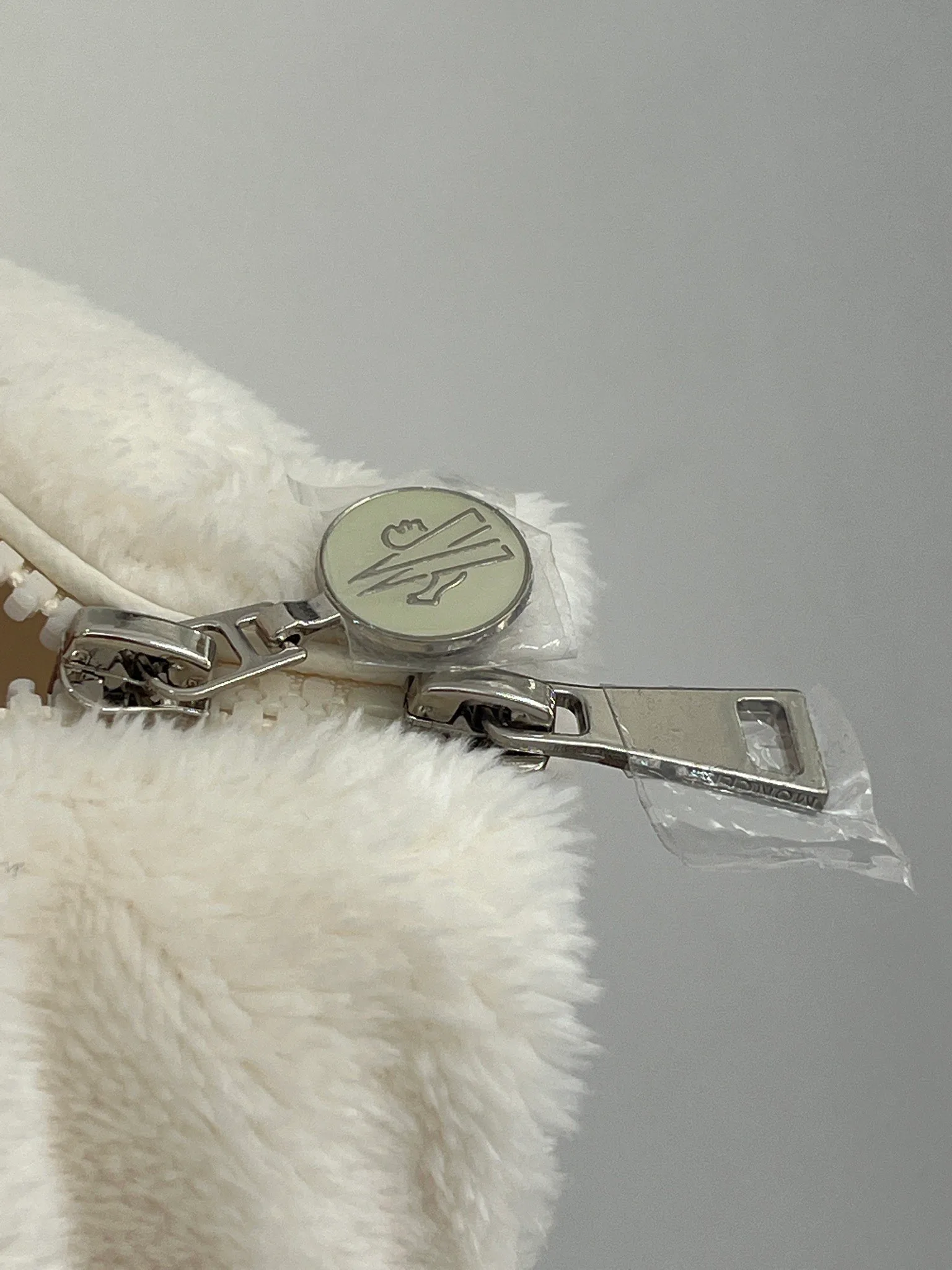 Women's Jackets And Down Jackets MONCLER 18416236