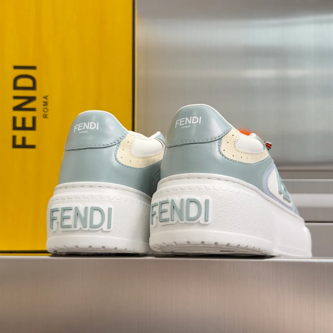 Women's Sneakers FENDI 17950680