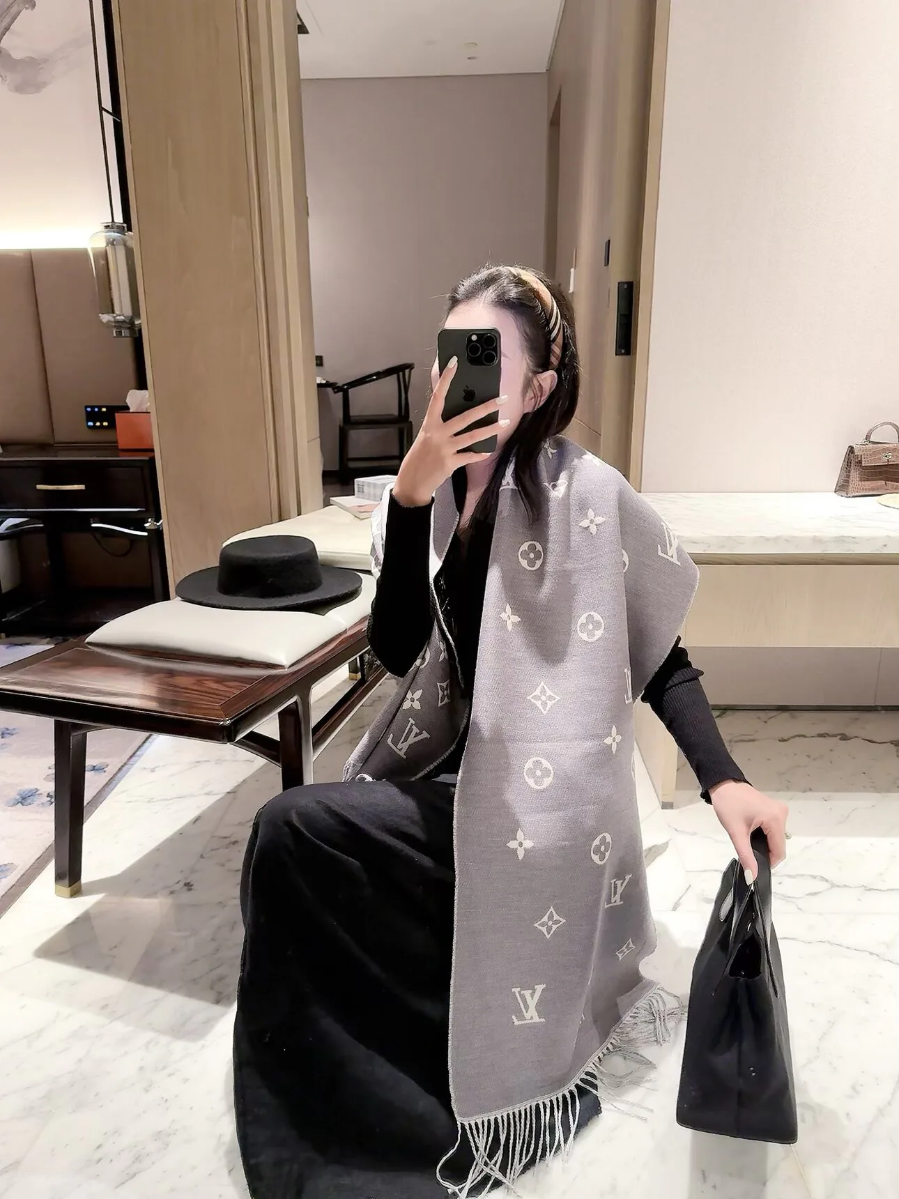 Scarves LOUIS VUITTON 18322602