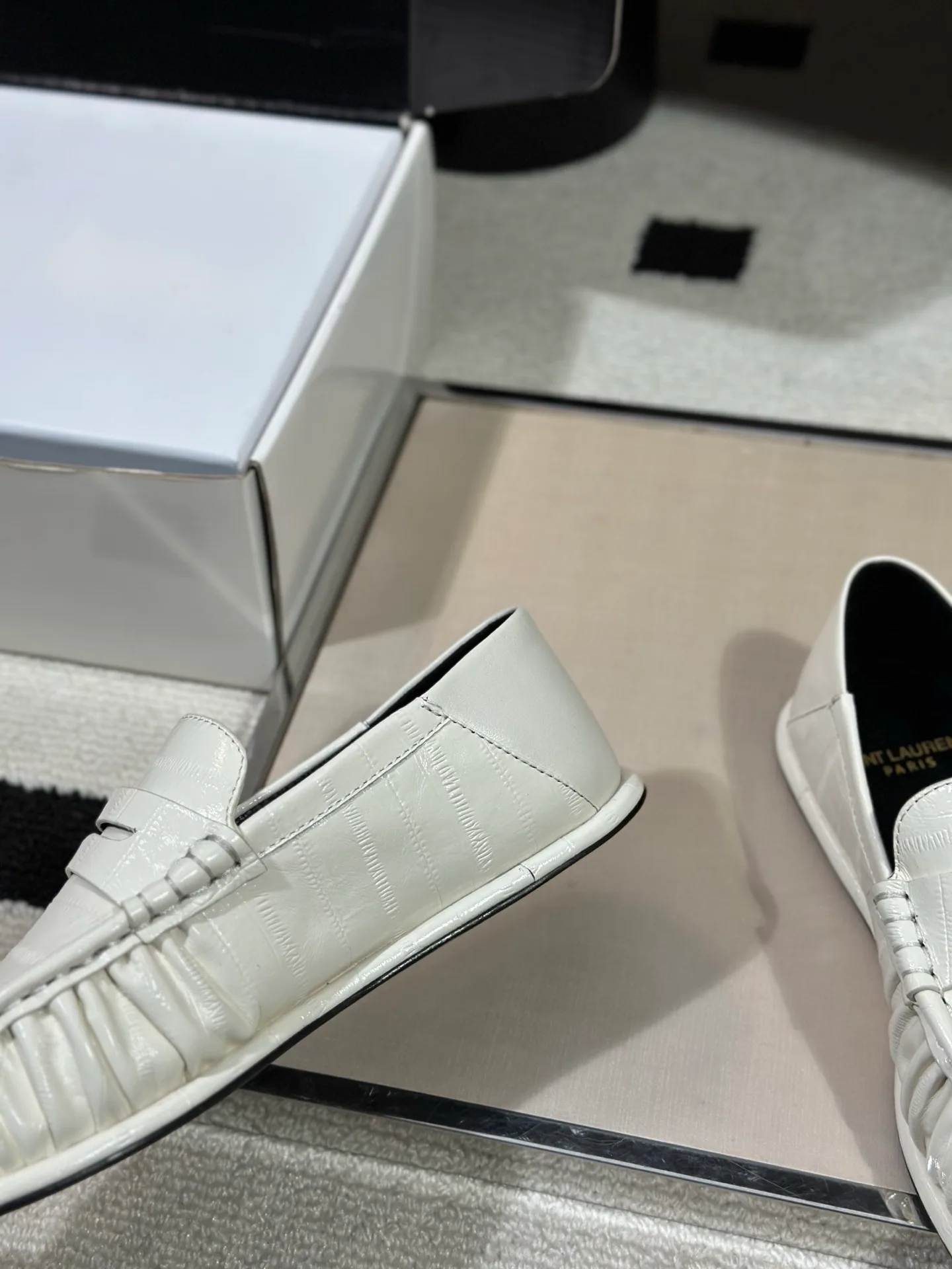 Women's Loafers And Moccasins SAINT LAURENT 18041754