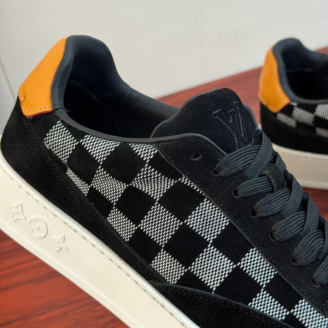 Men's Sneakers LOUIS VUITTON 18243540