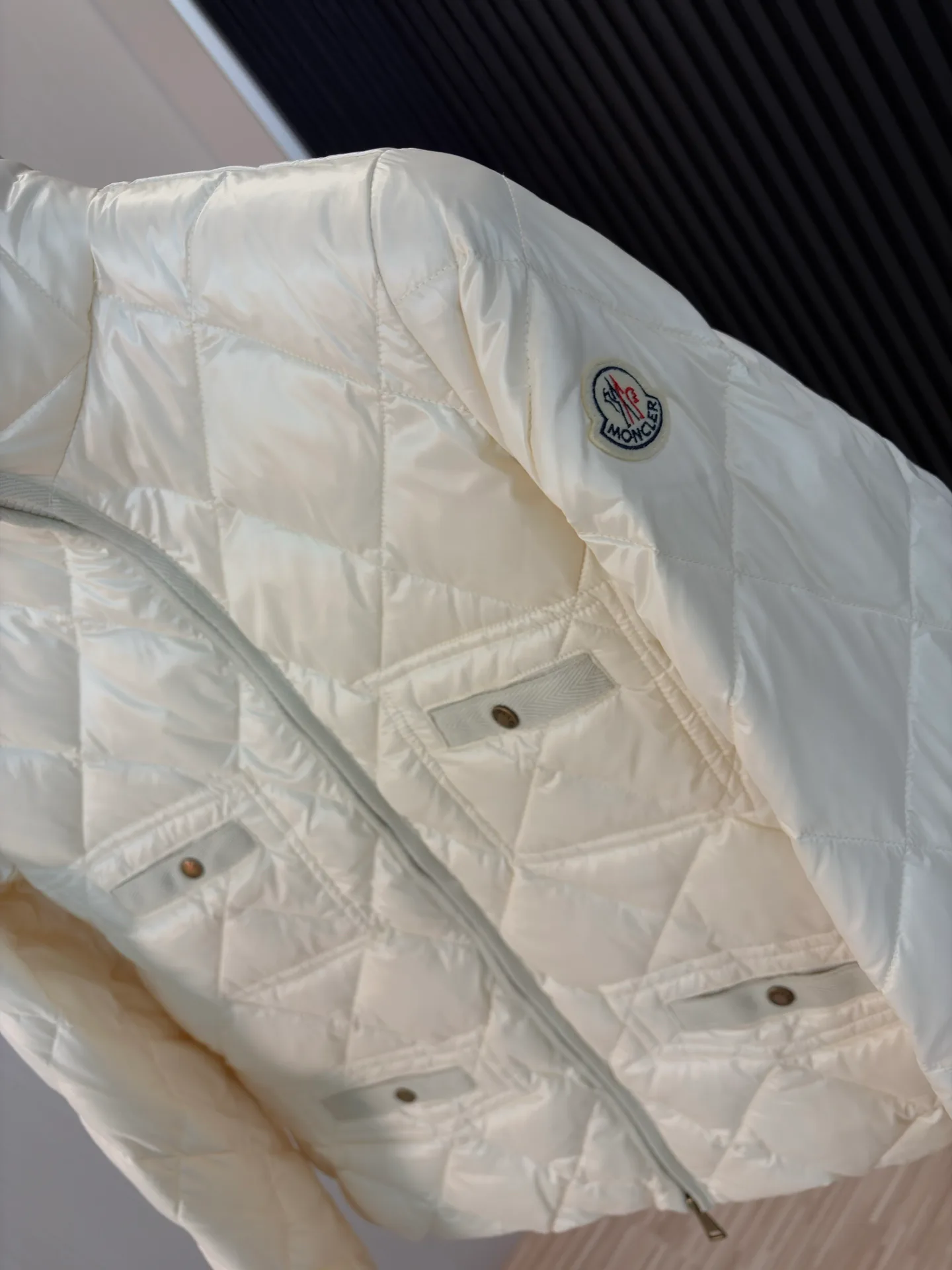 Women's Jackets And Down Jackets MONCLER 17897340