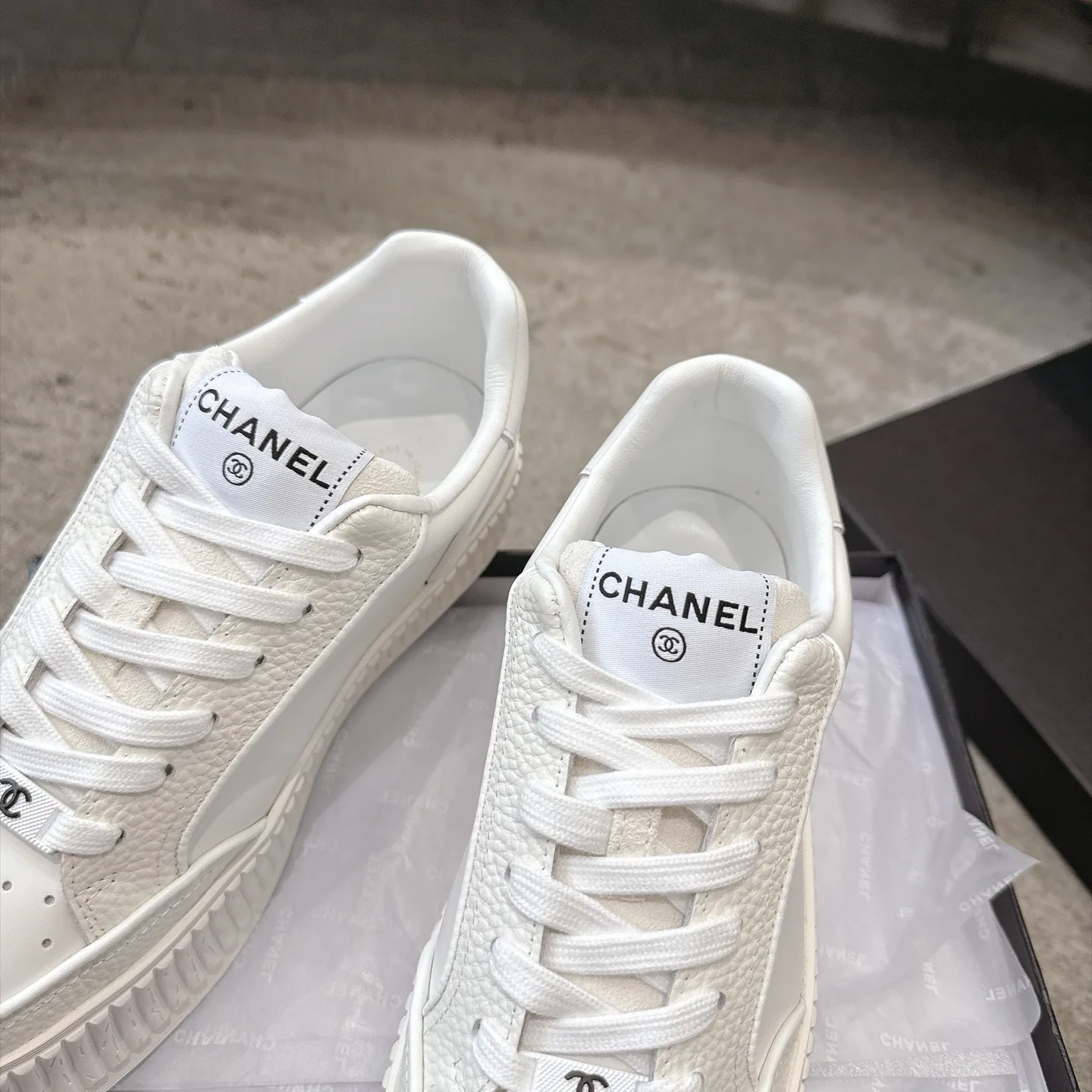 Women's Sneakers CHANEL 17933399