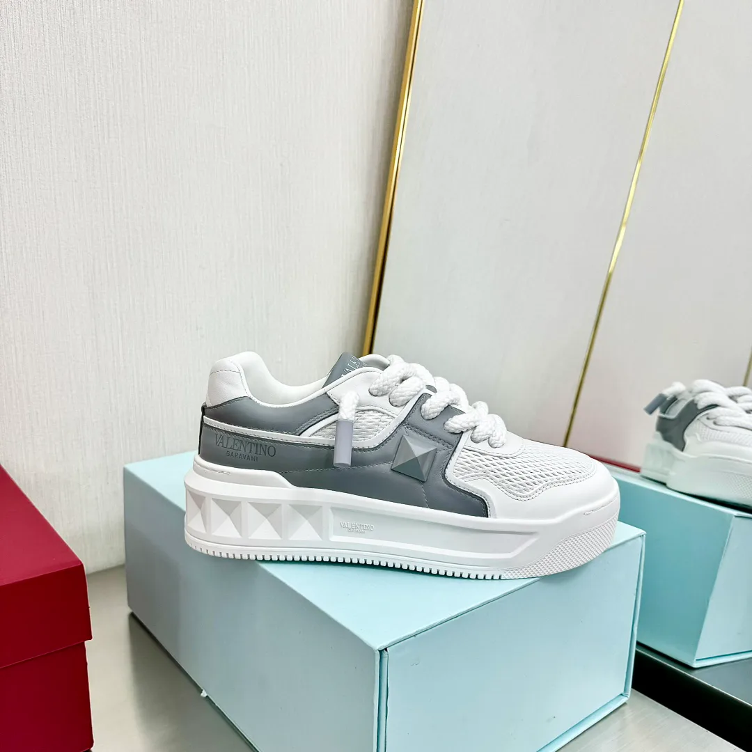 Women's Sneakers VALENTINO 17904340