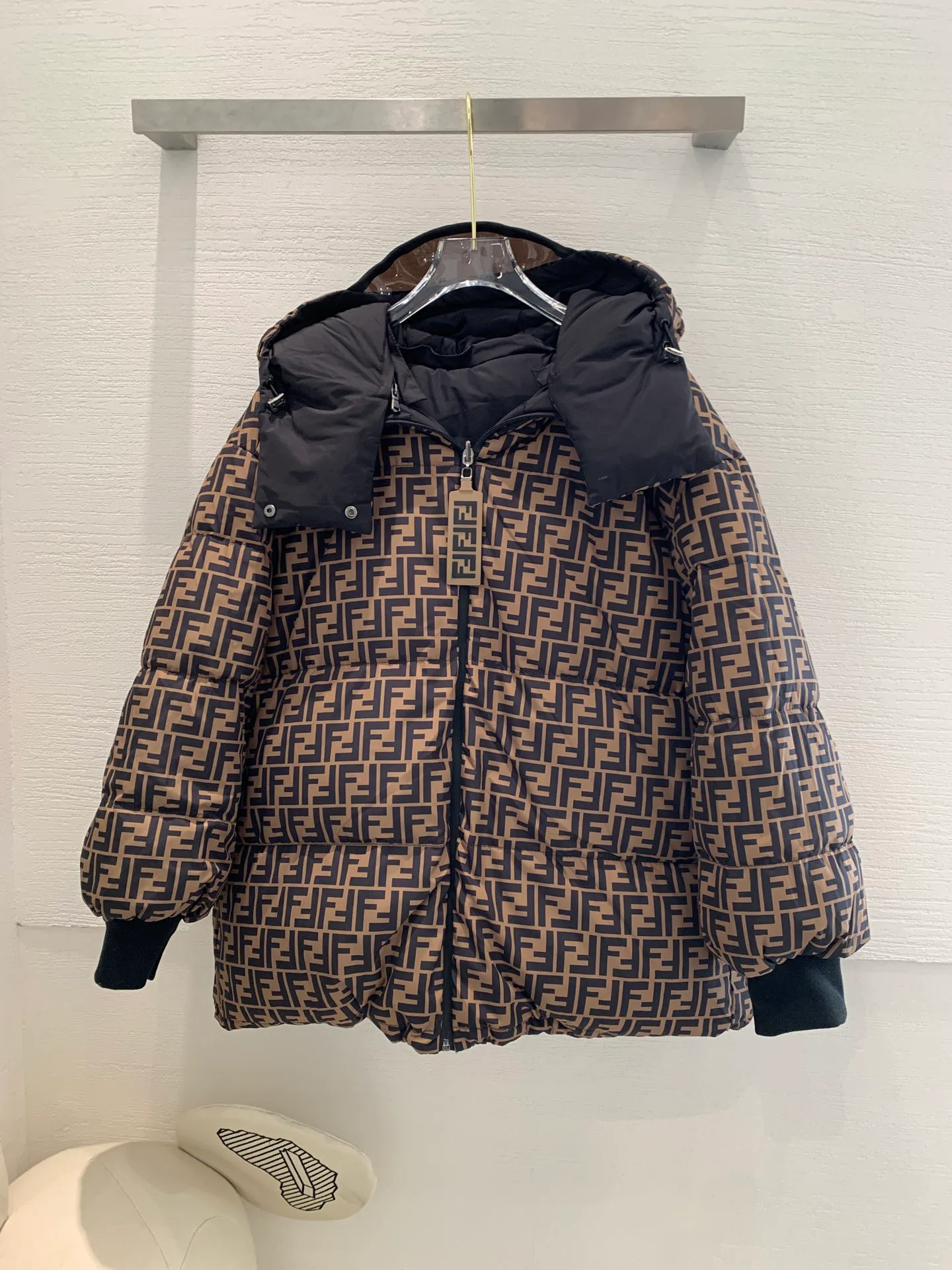 Куртки И Пуховики Женские Fendi 18585344