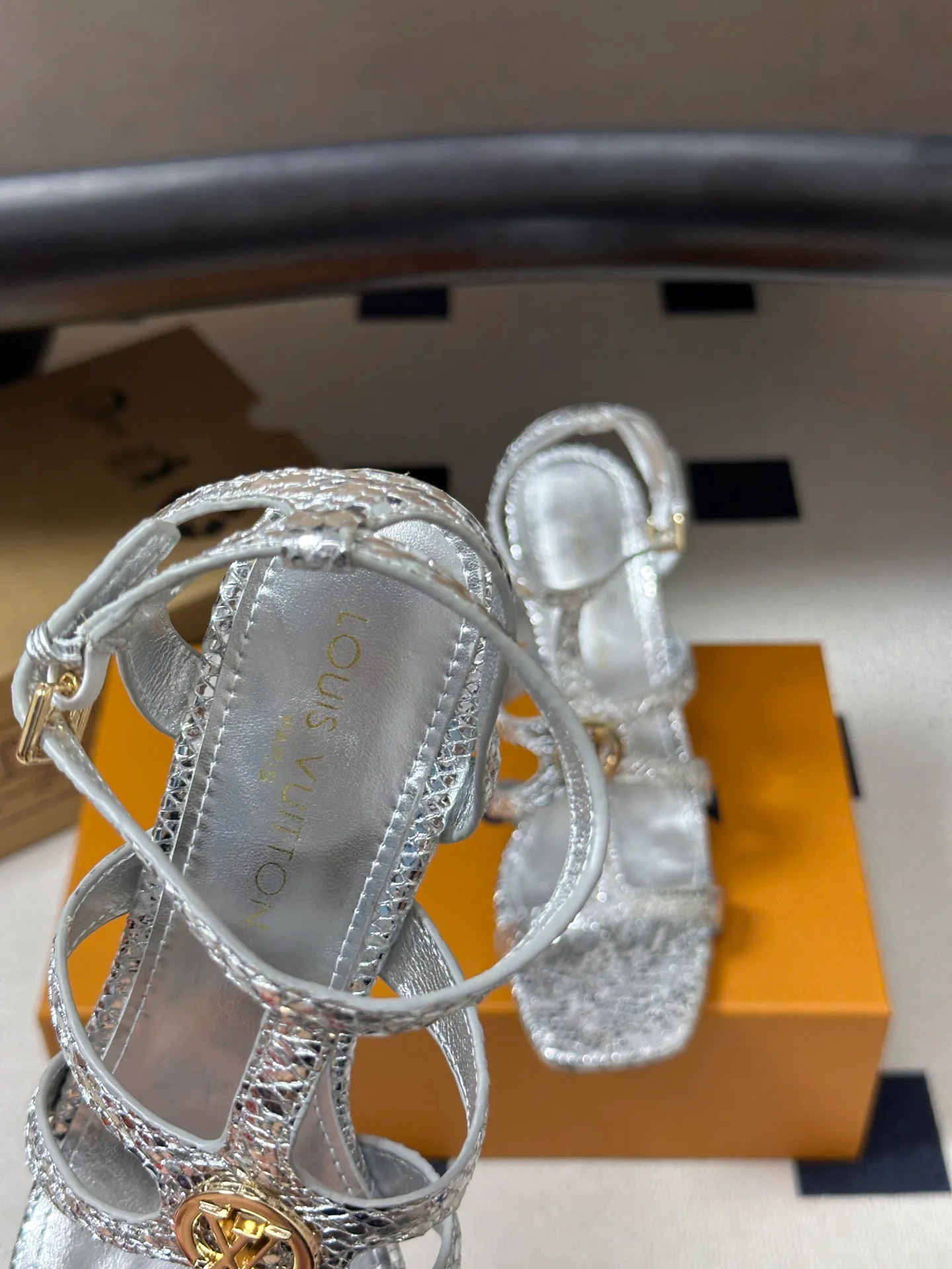 Women's Open-Toe Sandals LOUIS VUITTON 17768206