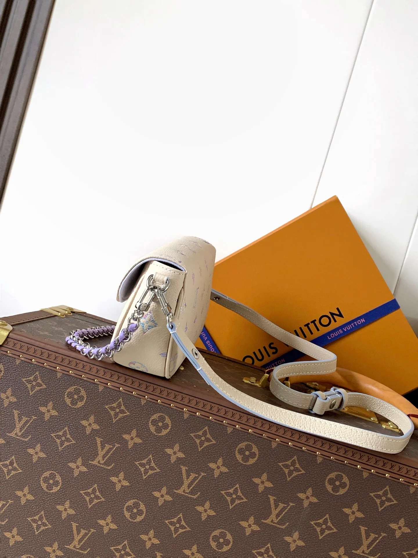 Women's Shoulder Bags LOUIS VUITTON 17949173