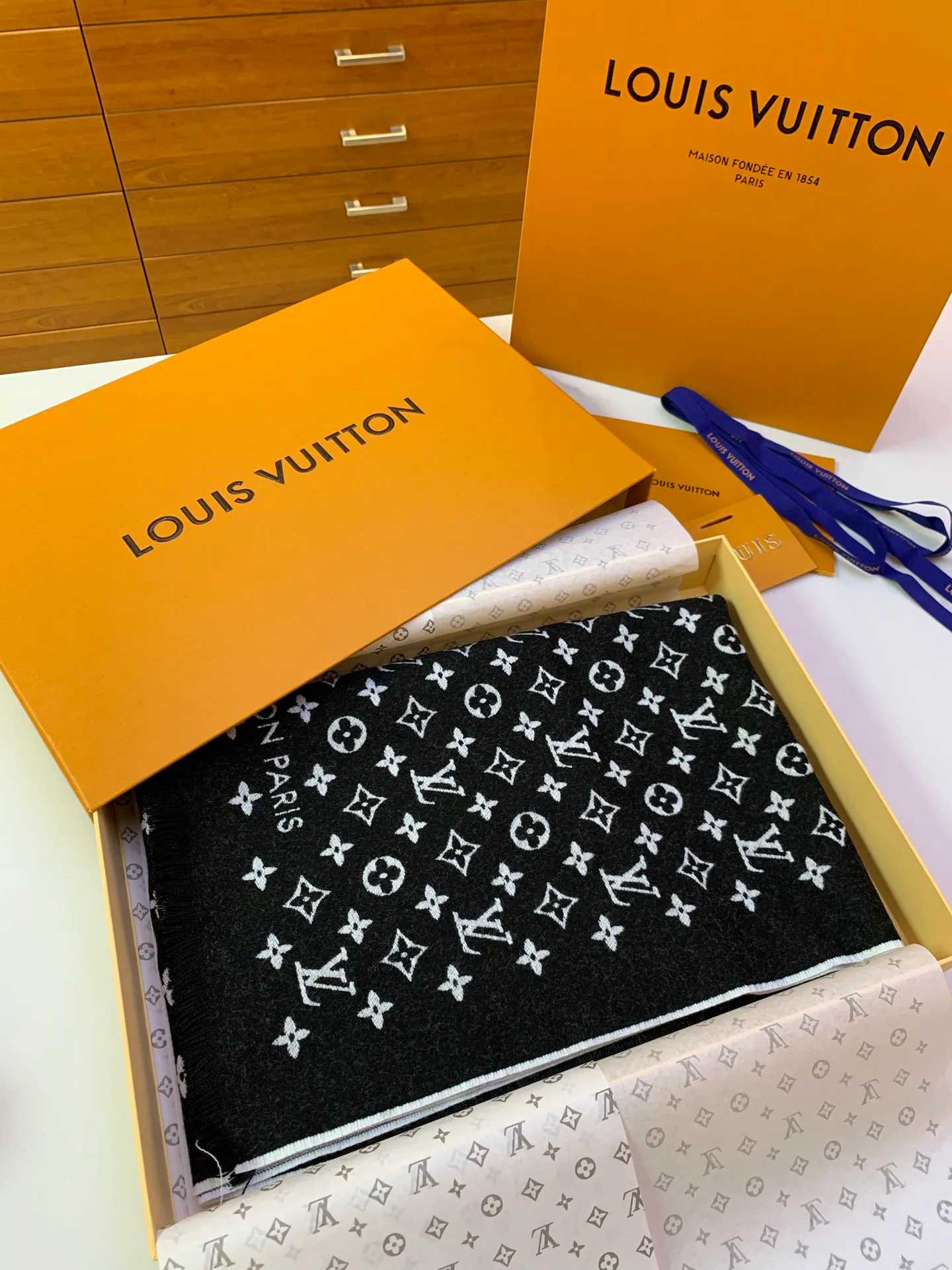 Scarves LOUIS VUITTON 18535869