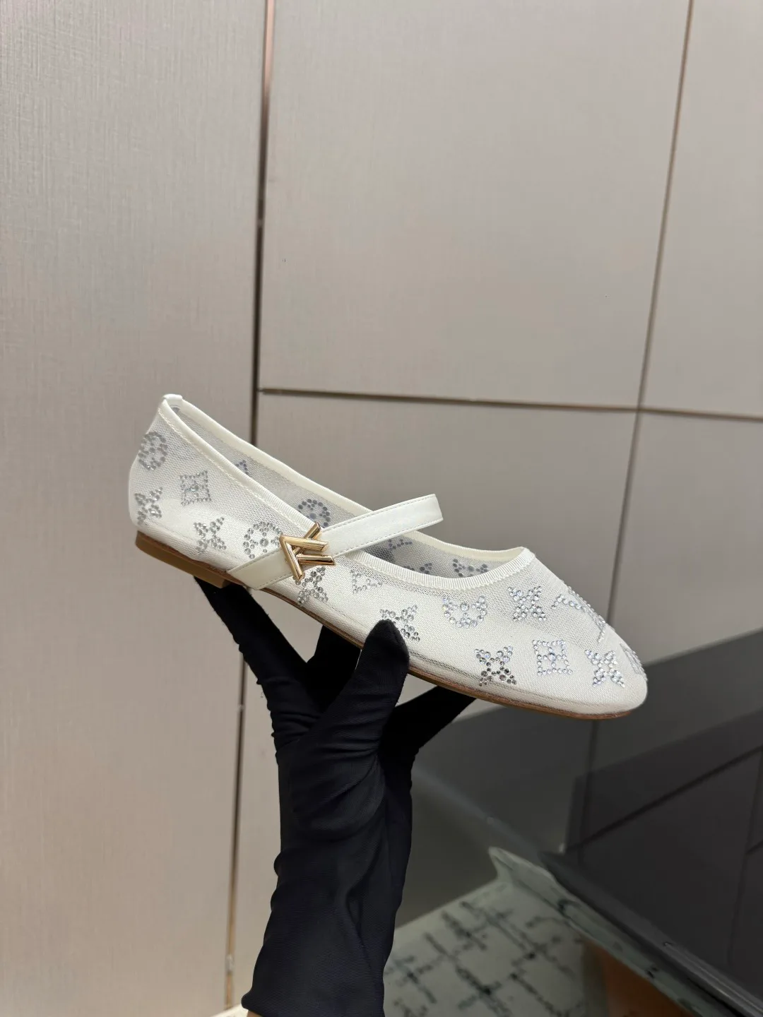 Women's Ballet Flats LOUIS VUITTON 17947012