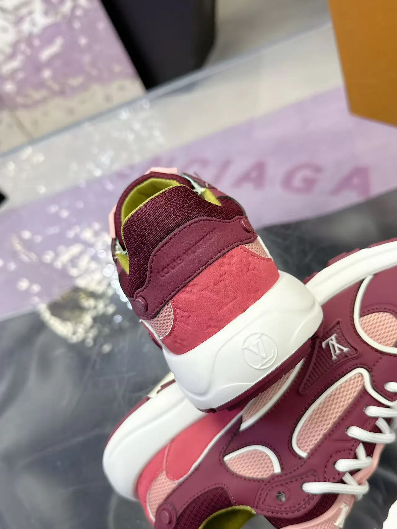 Women's Sneakers LOUIS VUITTON 17530424