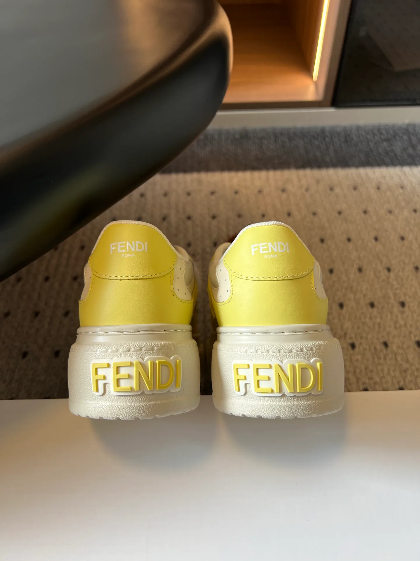 Women's Sneakers FENDI 17190589