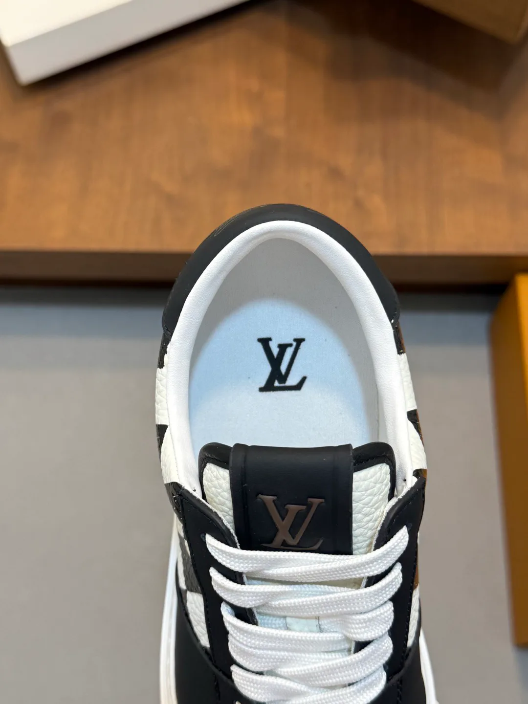 Men's Sneakers LOUIS VUITTON 17447611