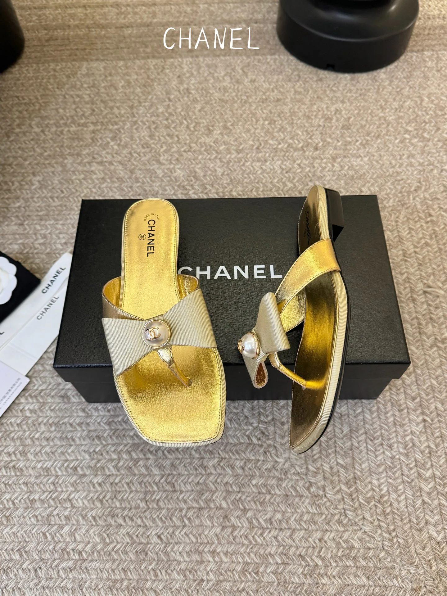 Women's Flip-Flops CHANEL 17220371