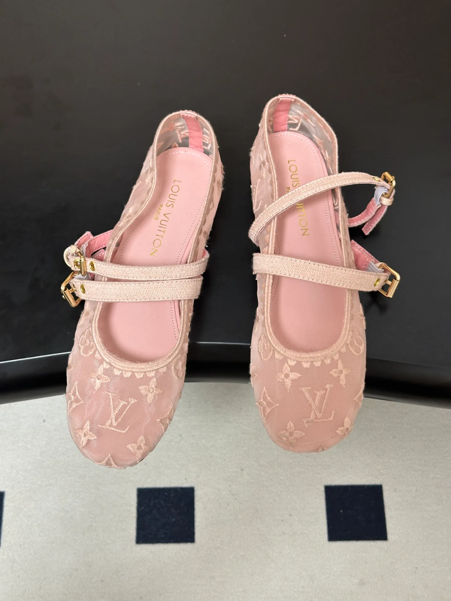 Women's Ballet Flats LOUIS VUITTON 18340938