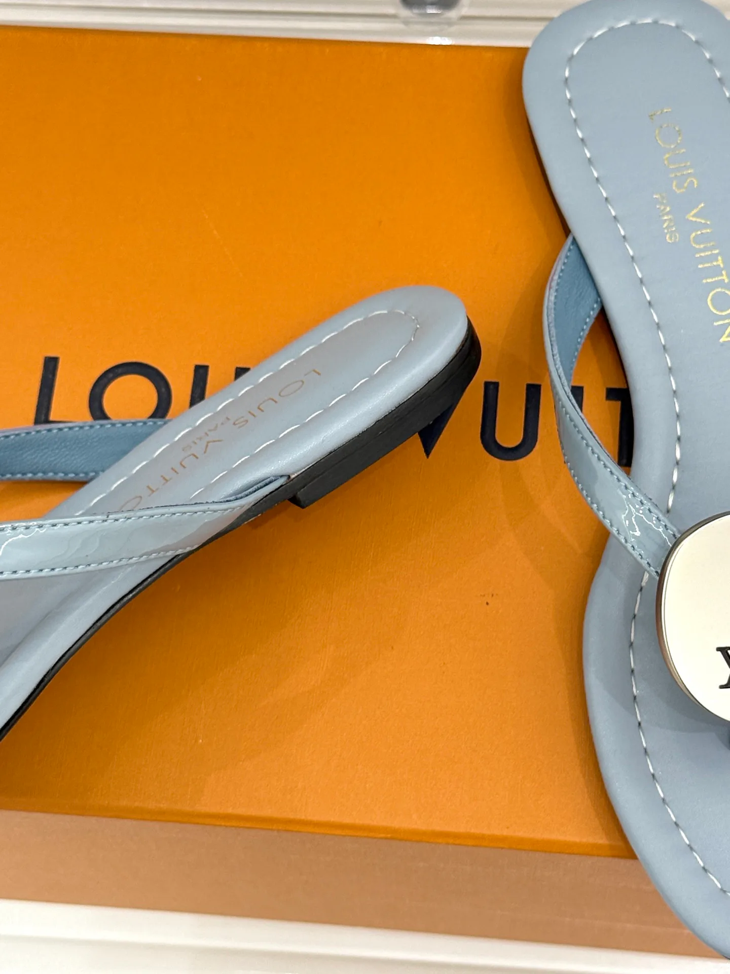 Women's Flip-Flops LOUIS VUITTON 17596992