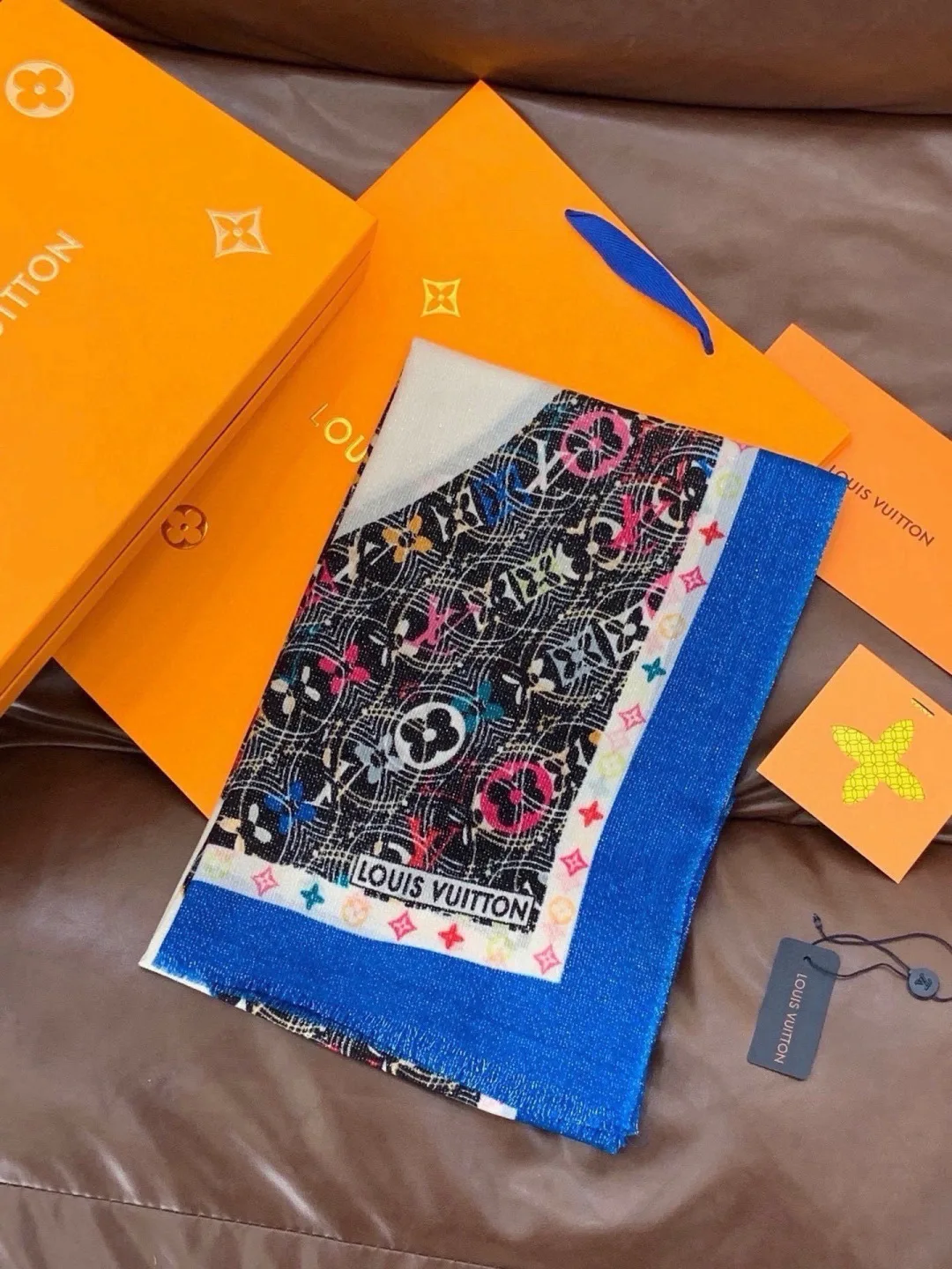 Scarves LOUIS VUITTON 17673170