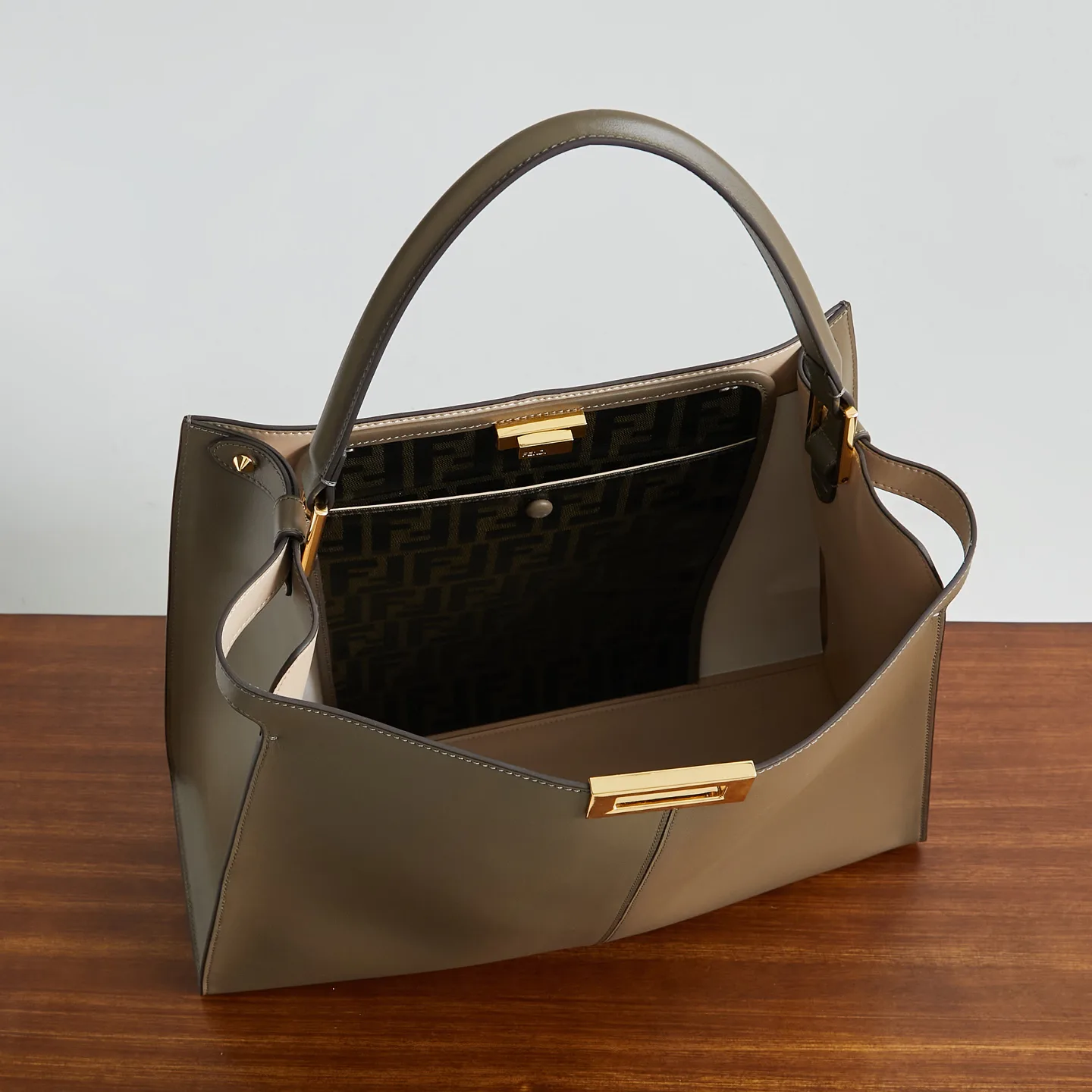 Women's Classic Handbags FENDI 17941557