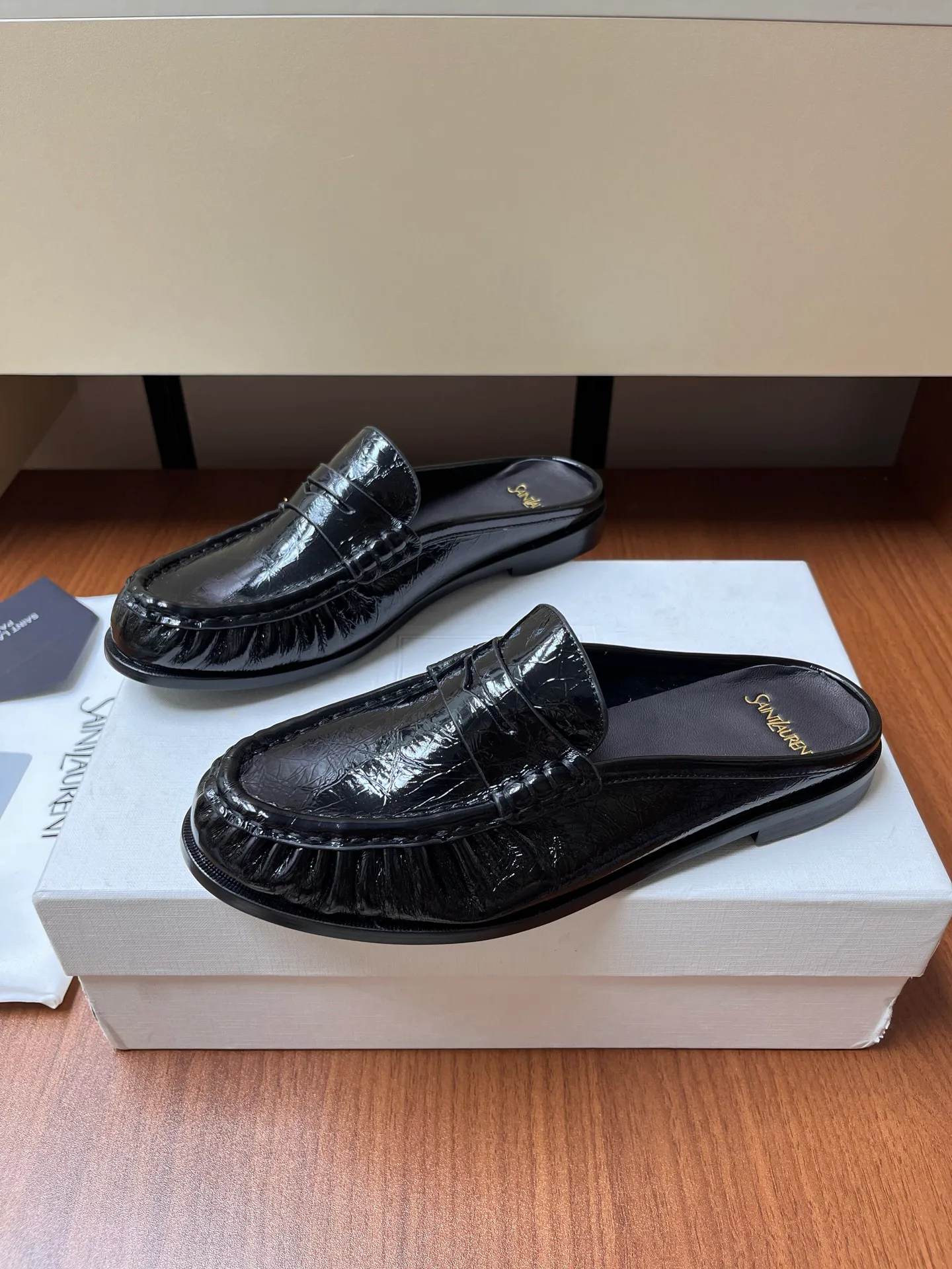 Women's Loafers And Moccasins SAINT LAURENT 18037895