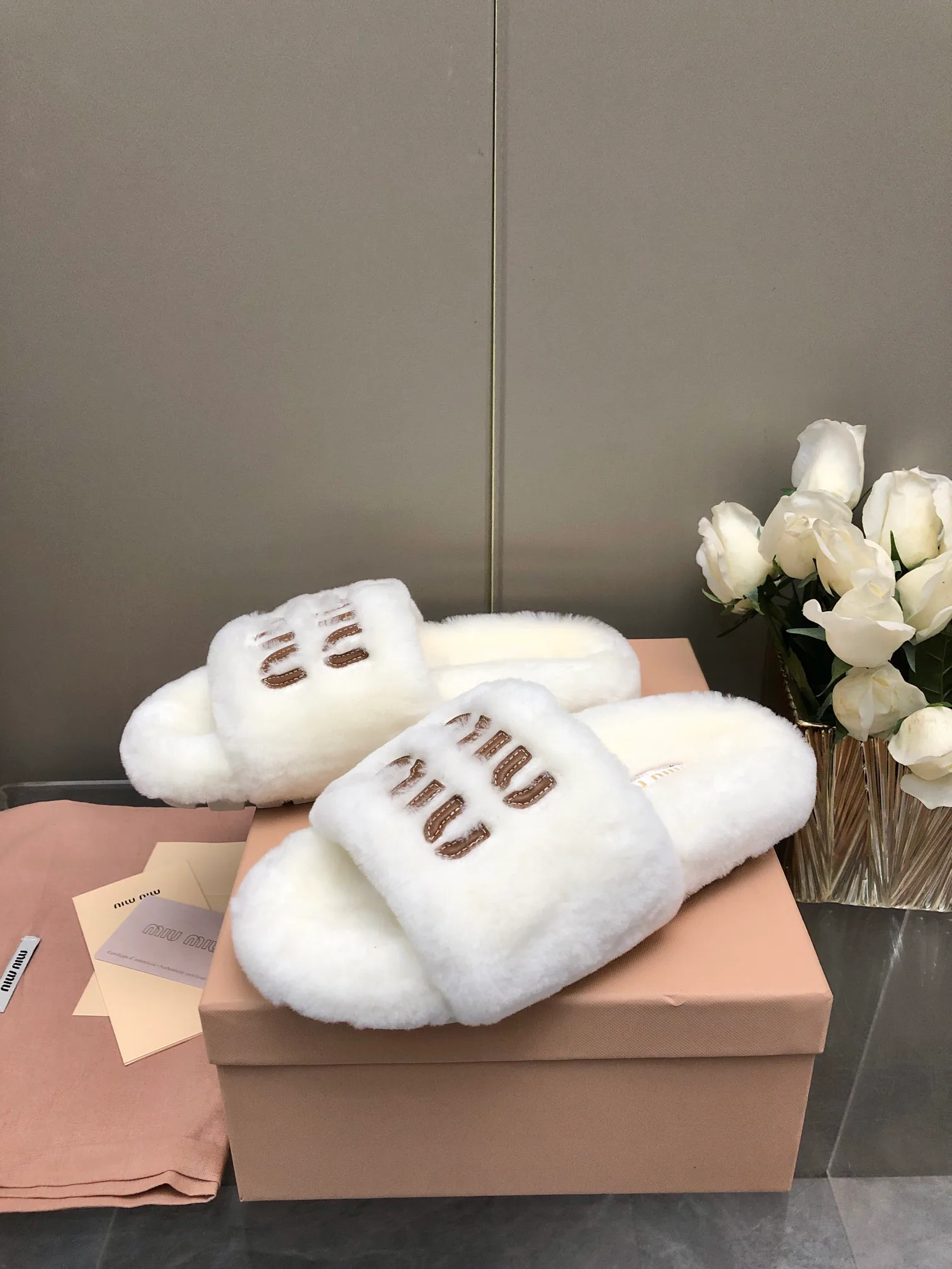 Women's Slippers MIU MIU 18005820