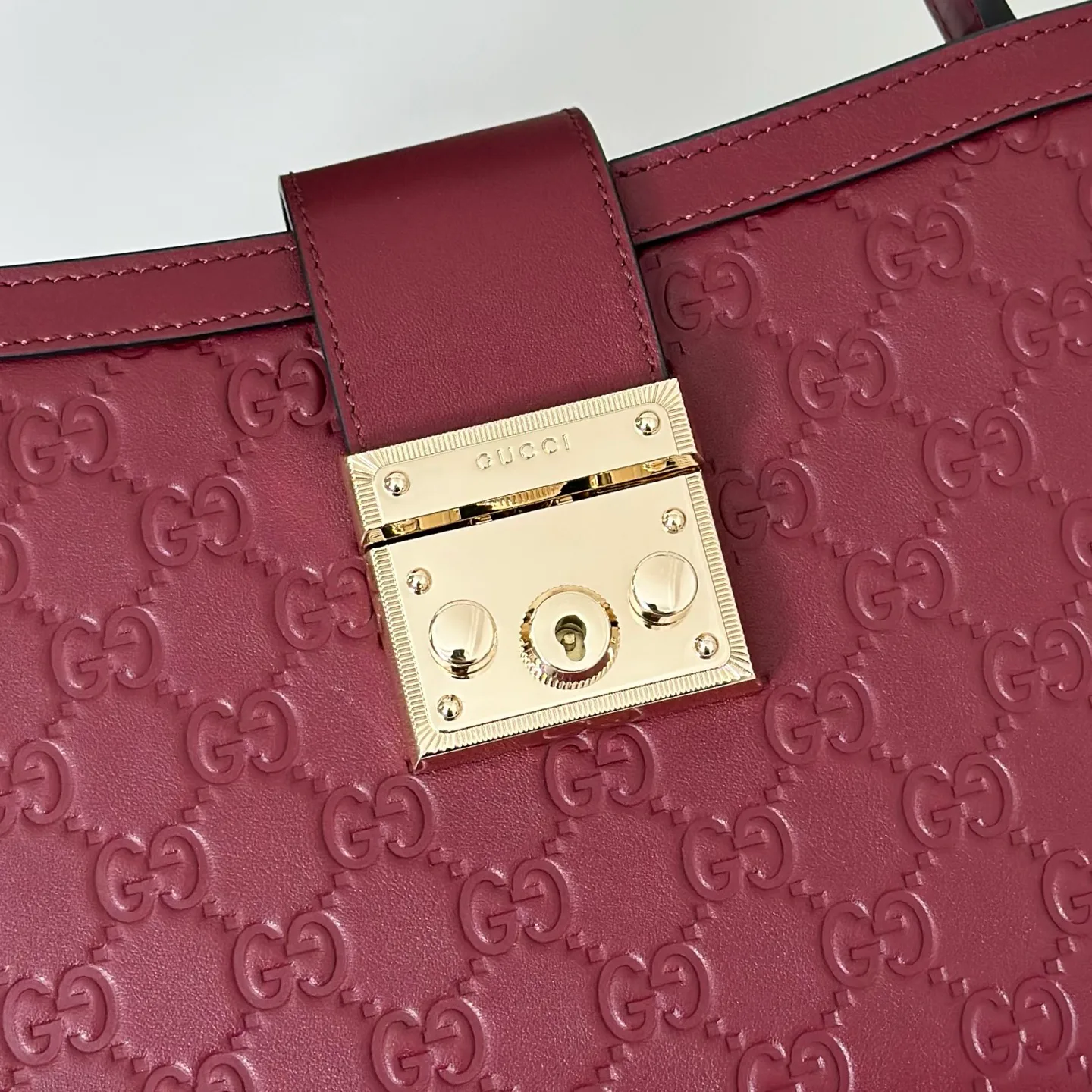 Women's Classic Handbags GUCCI 18310131