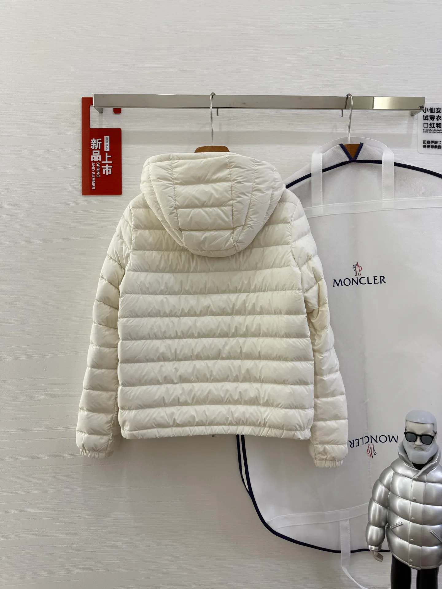 Women's Jackets And Down Jackets MONCLER 18043436