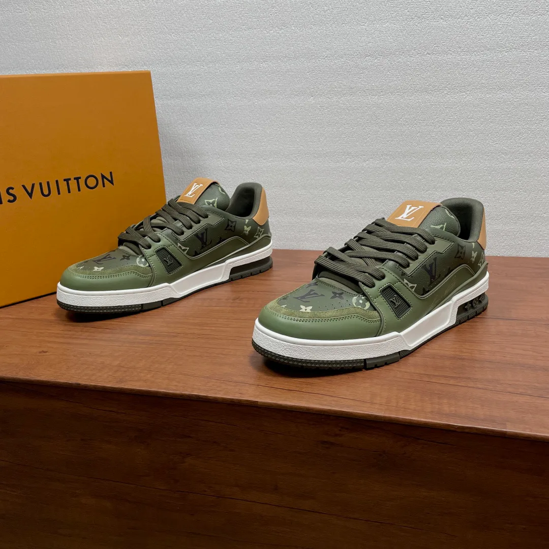 Кроссовки Мужские Louis Vuitton 18597365