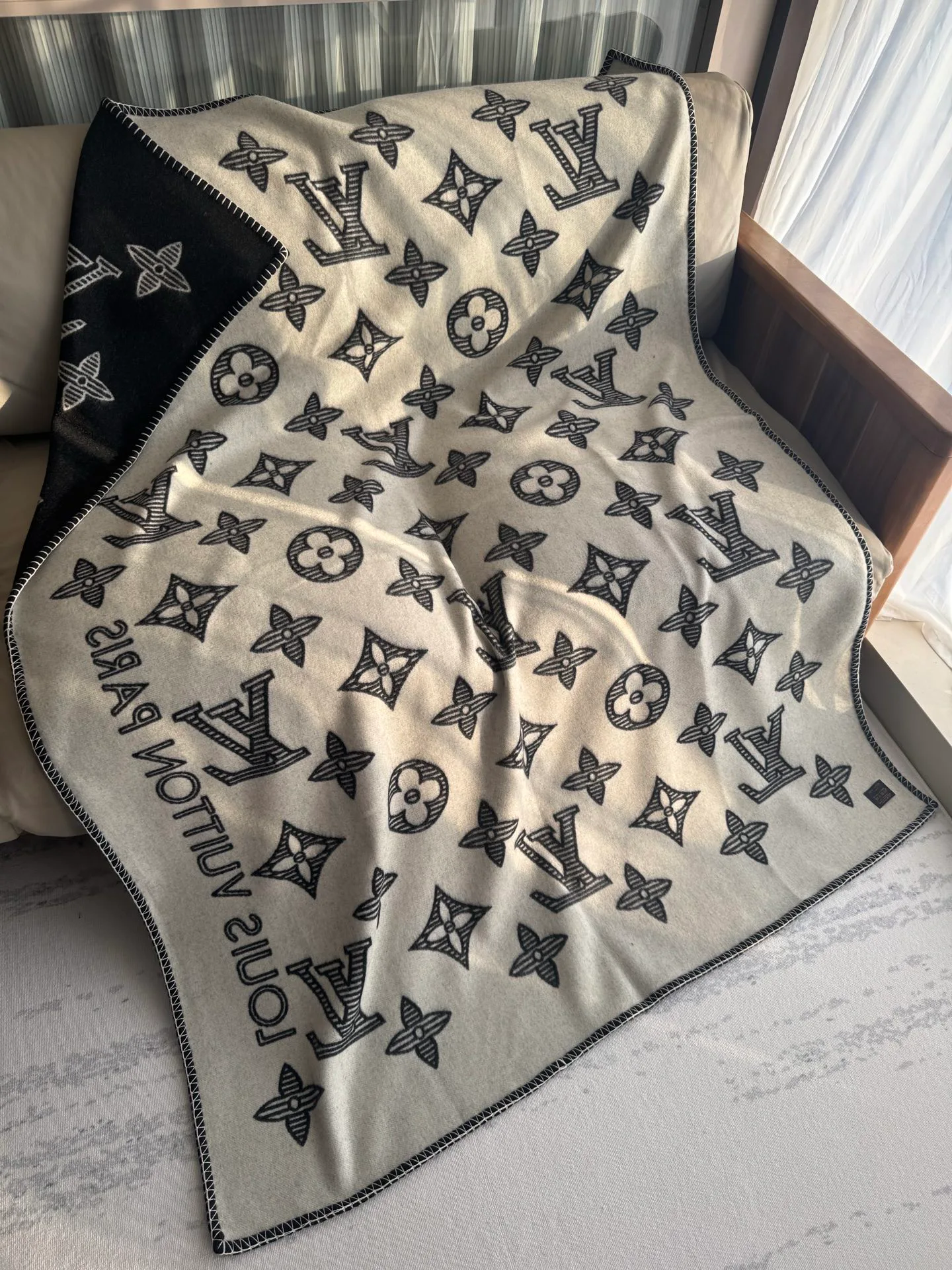 Textiles LOUIS VUITTON 18361612