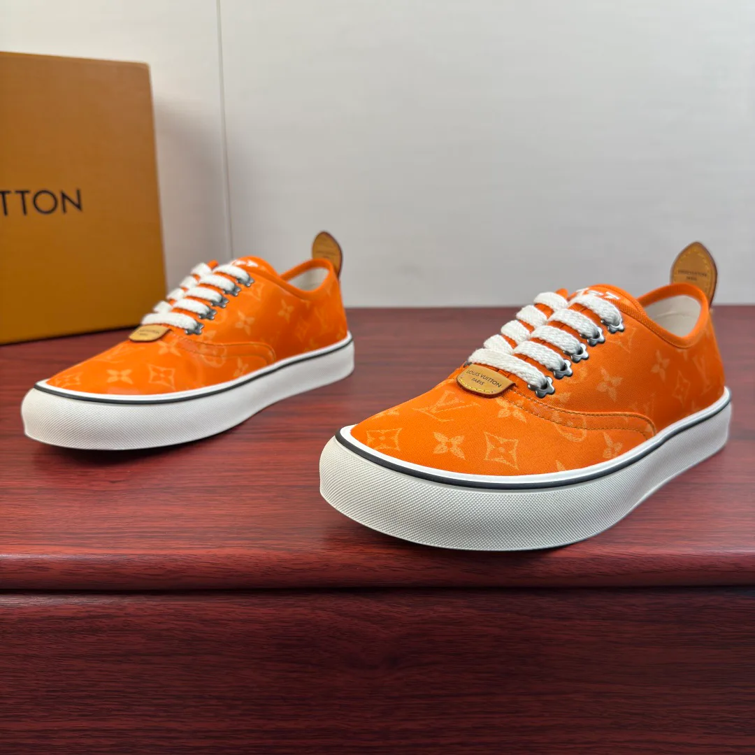 Men's Sneakers LOUIS VUITTON 18100535