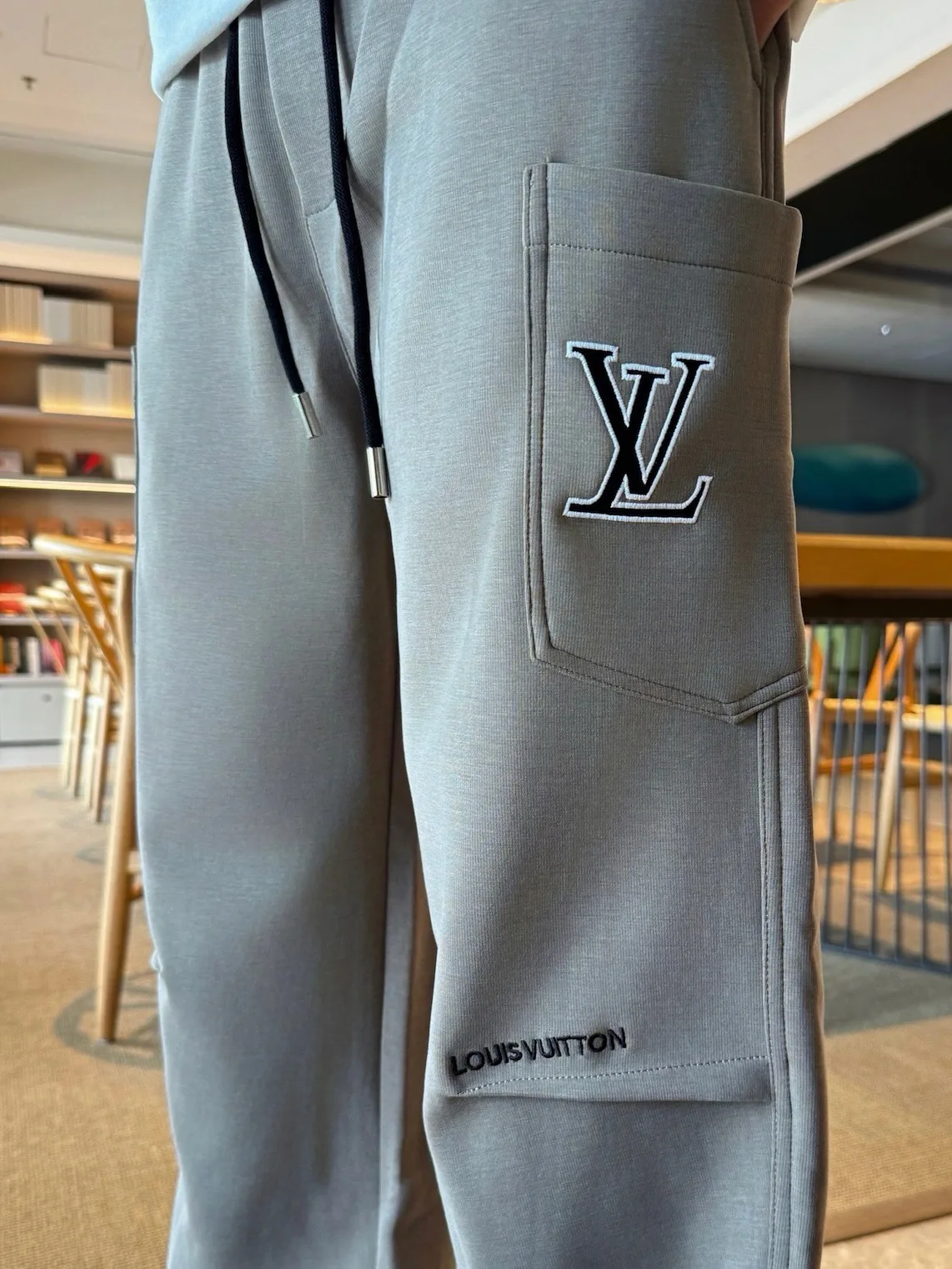 Men's Trousers LOUIS VUITTON 18345821