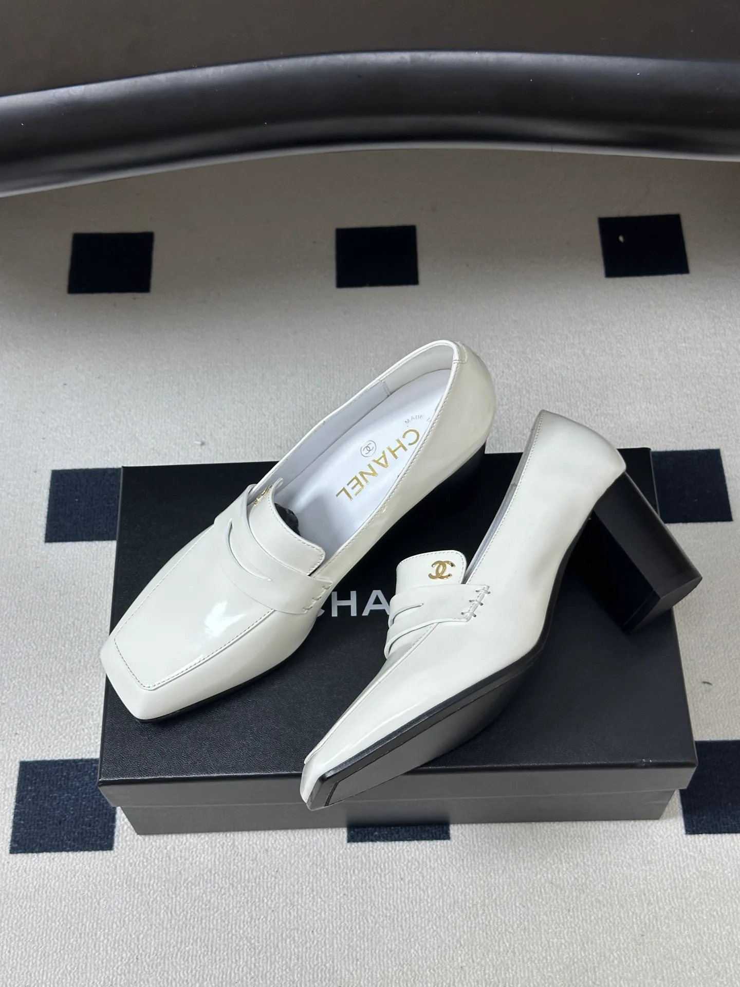 Women's Loafers And Moccasins CHANEL 18049689