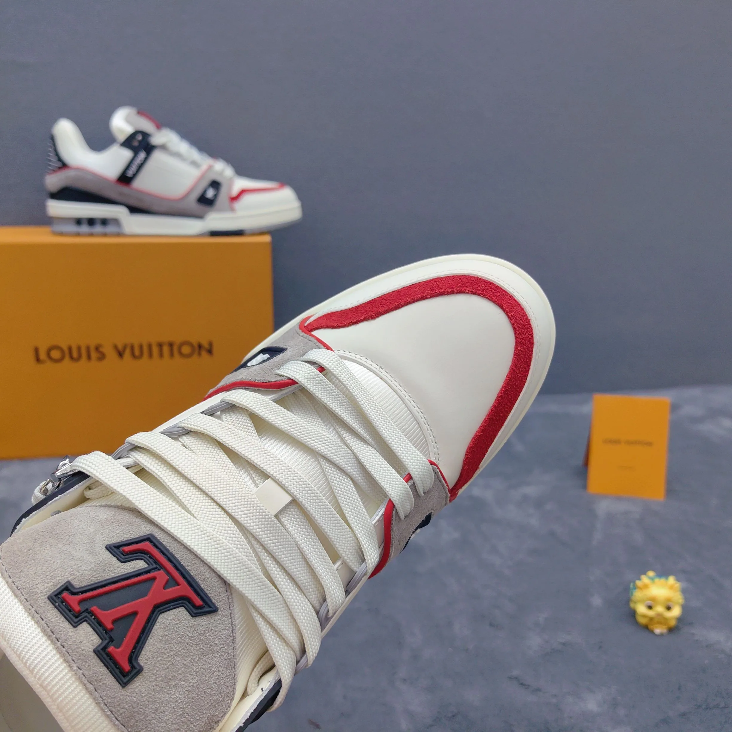Women's Sneakers LOUIS VUITTON 17957138