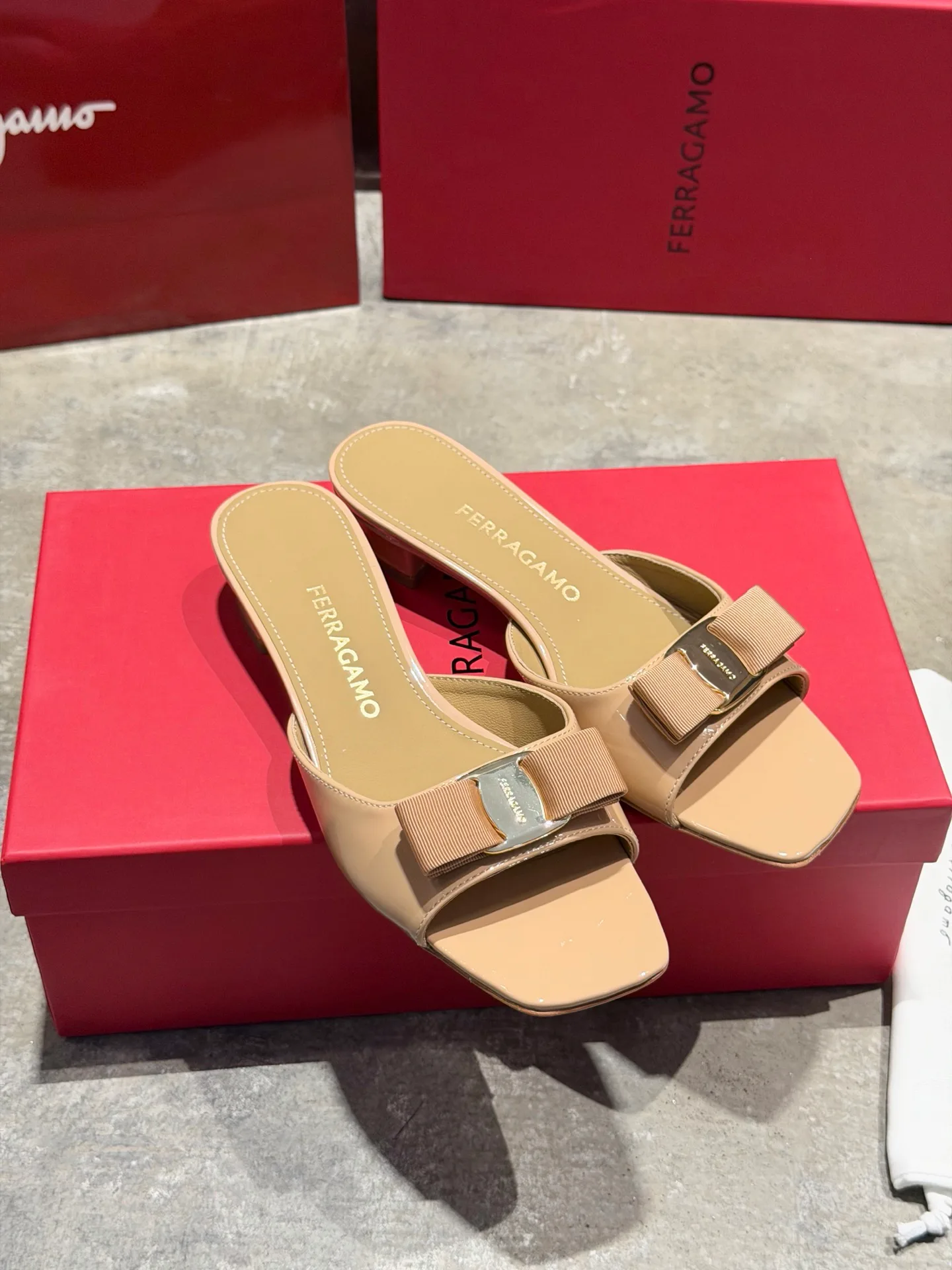 Women's Open-Toe Sandals SALVATORE FERRAGAMO 17642569